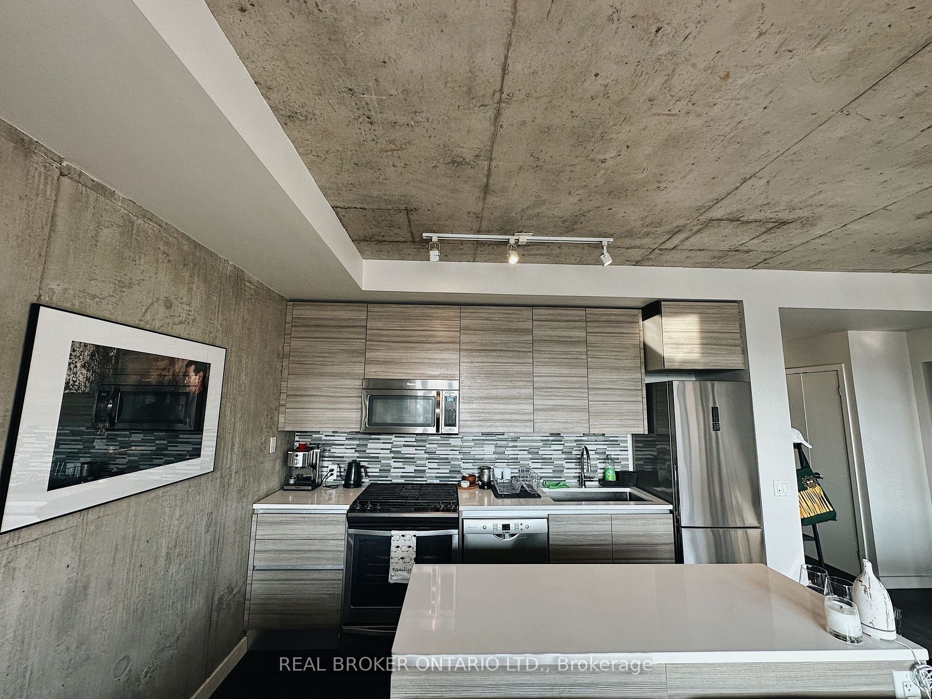 111 Bathurst Street 605 Property Photo 15