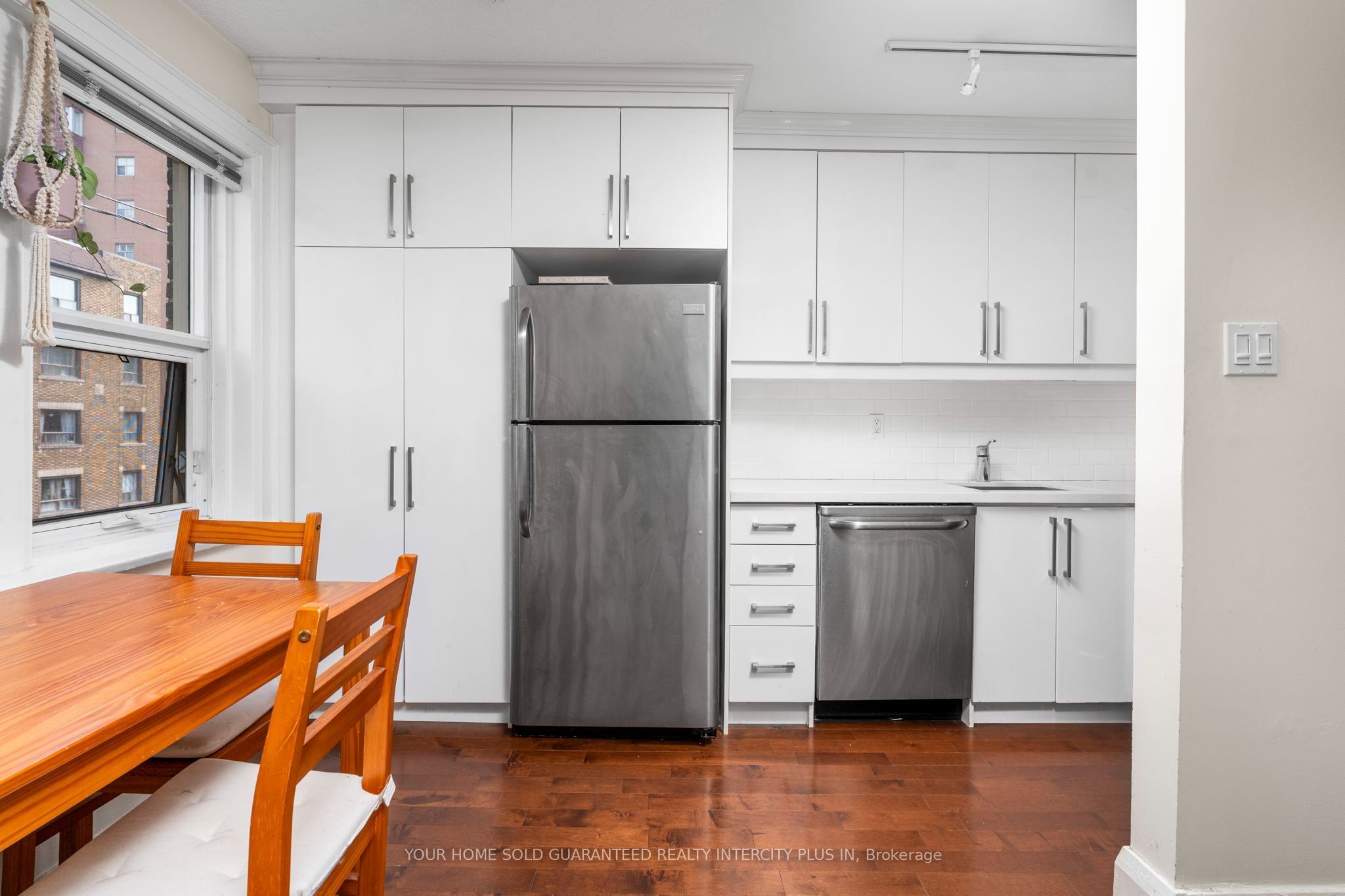 114 Vaughan Road 202 Property Photo 5