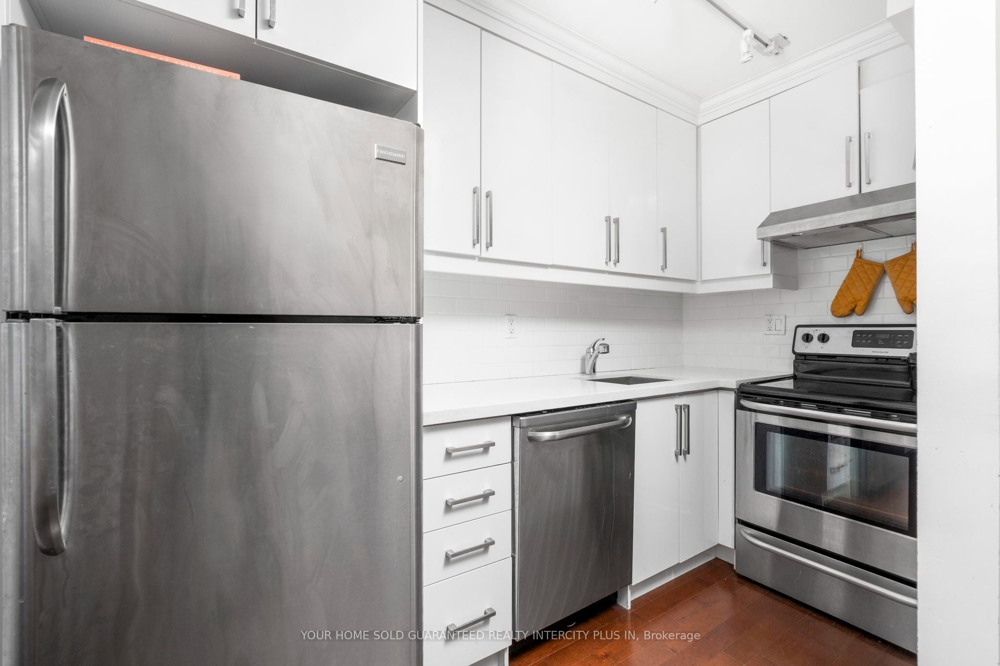 114 Vaughan Road 202 Property Photo 6