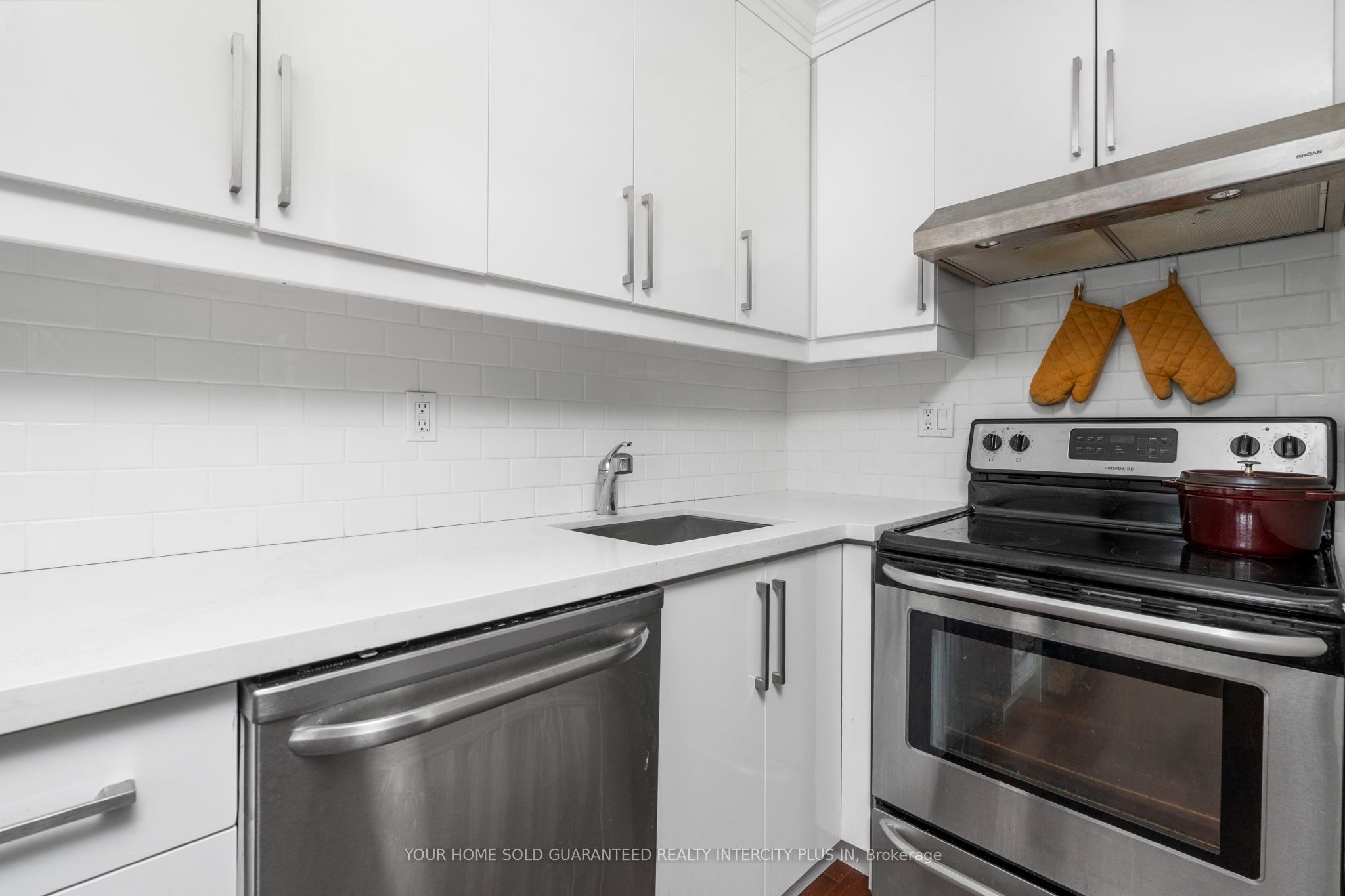 114 Vaughan Road 202 Property Photo 7