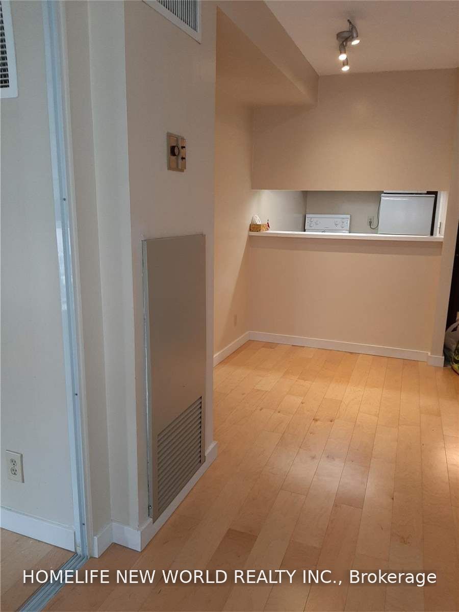 711 Bay Street 821 Property Photo 8