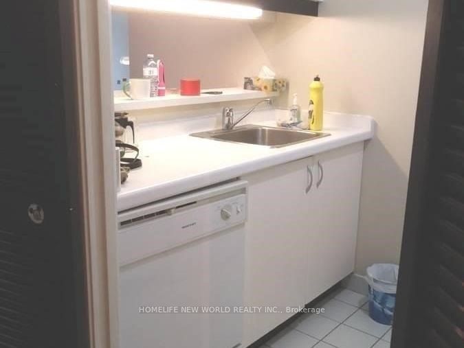 711 Bay Street 821 Property Photo 11