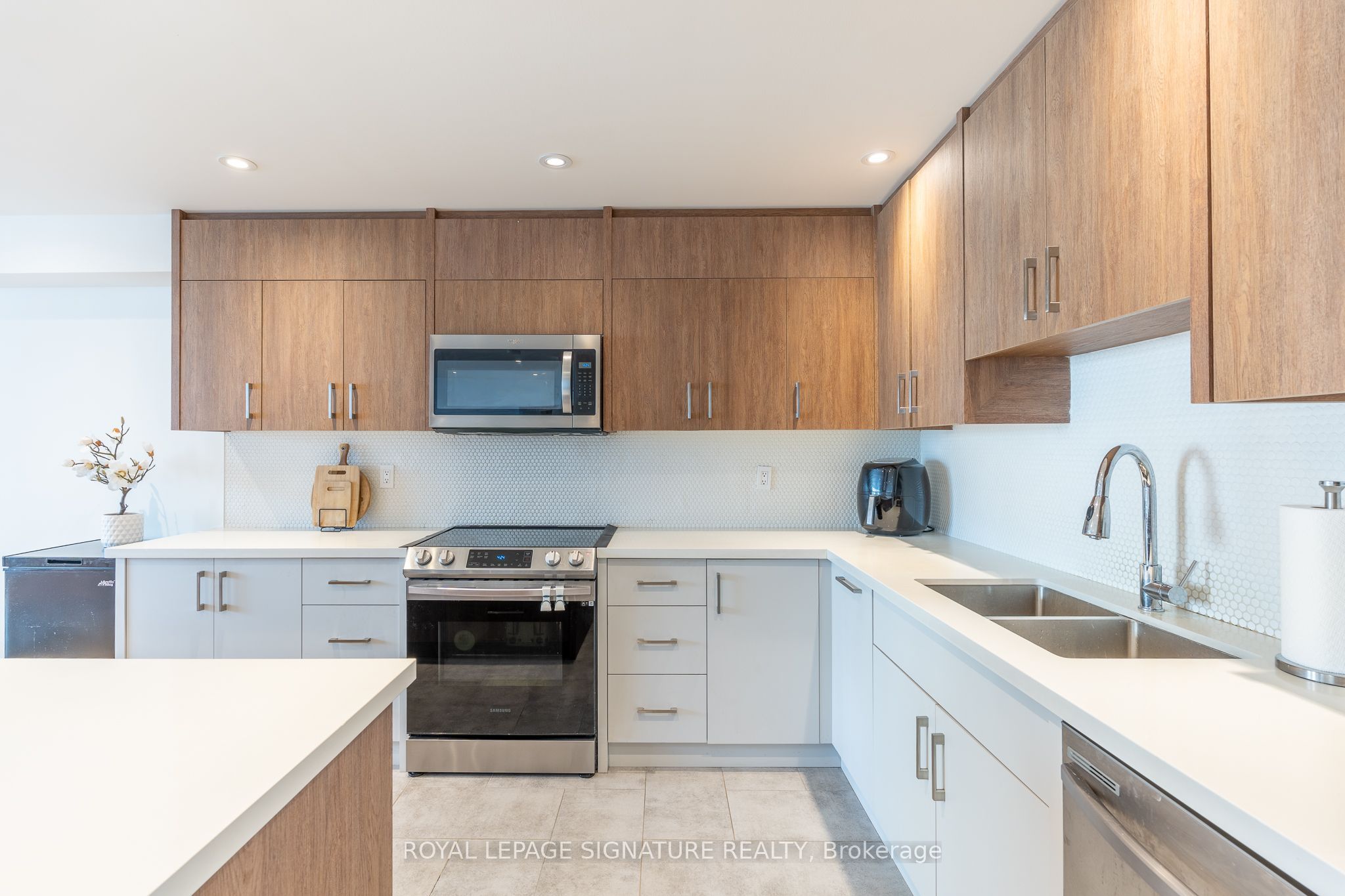 33 Harbour Square 1806 Property Photo 10