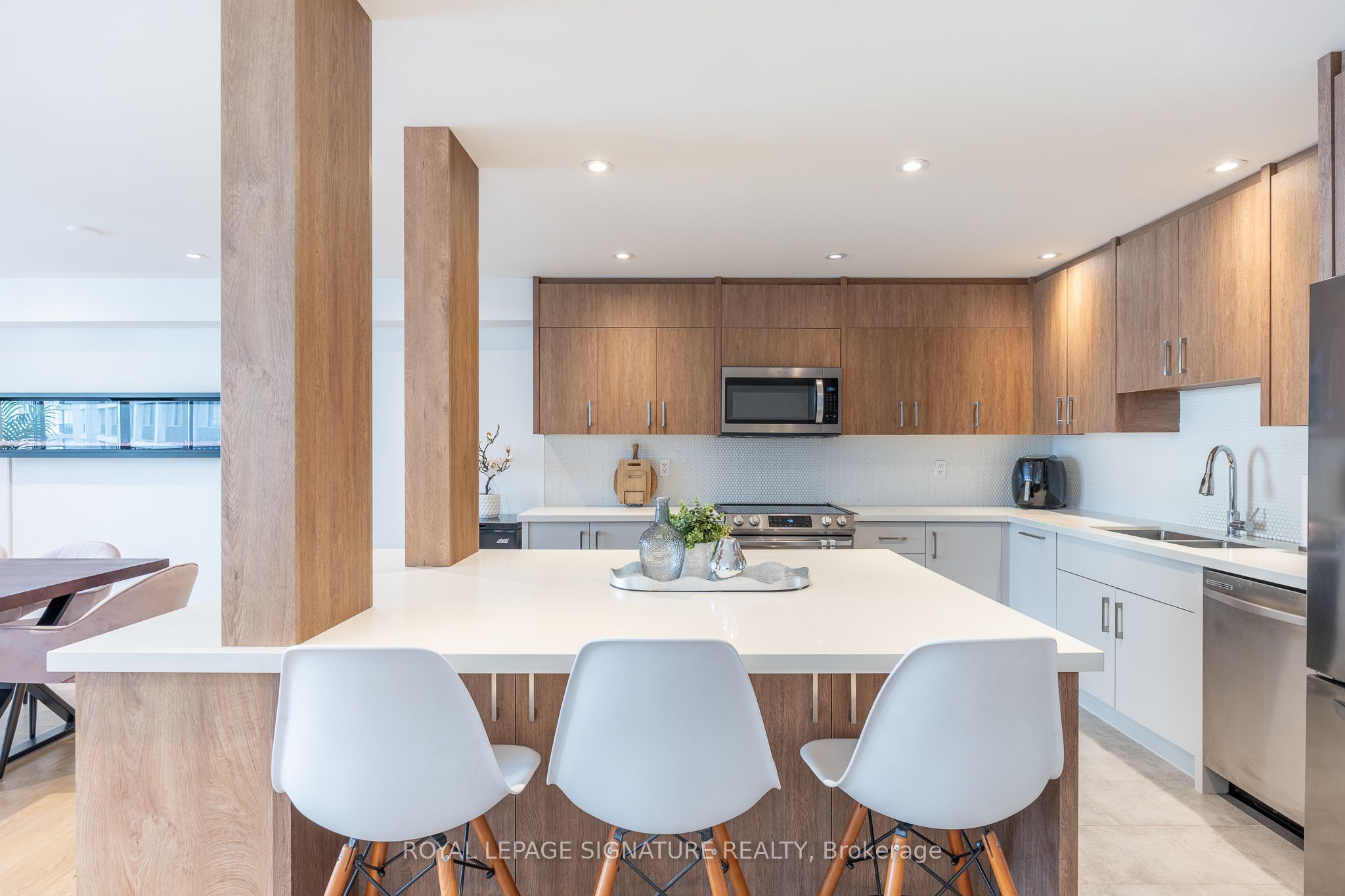 33 Harbour Square 1806 Property Photo 12