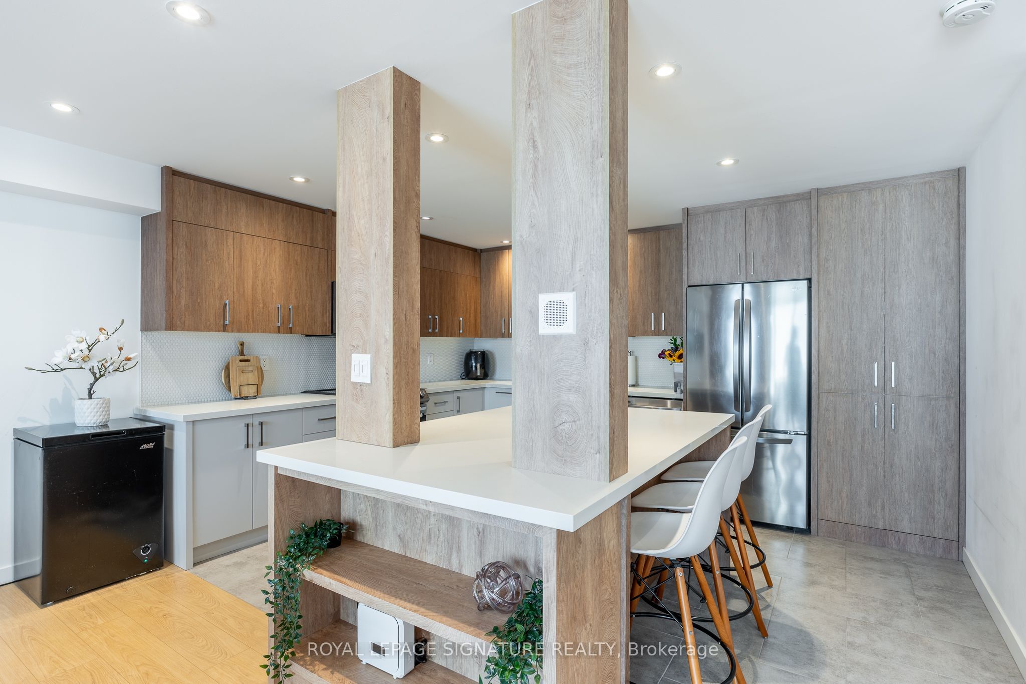 33 Harbour Square 1806 Property Photo 13