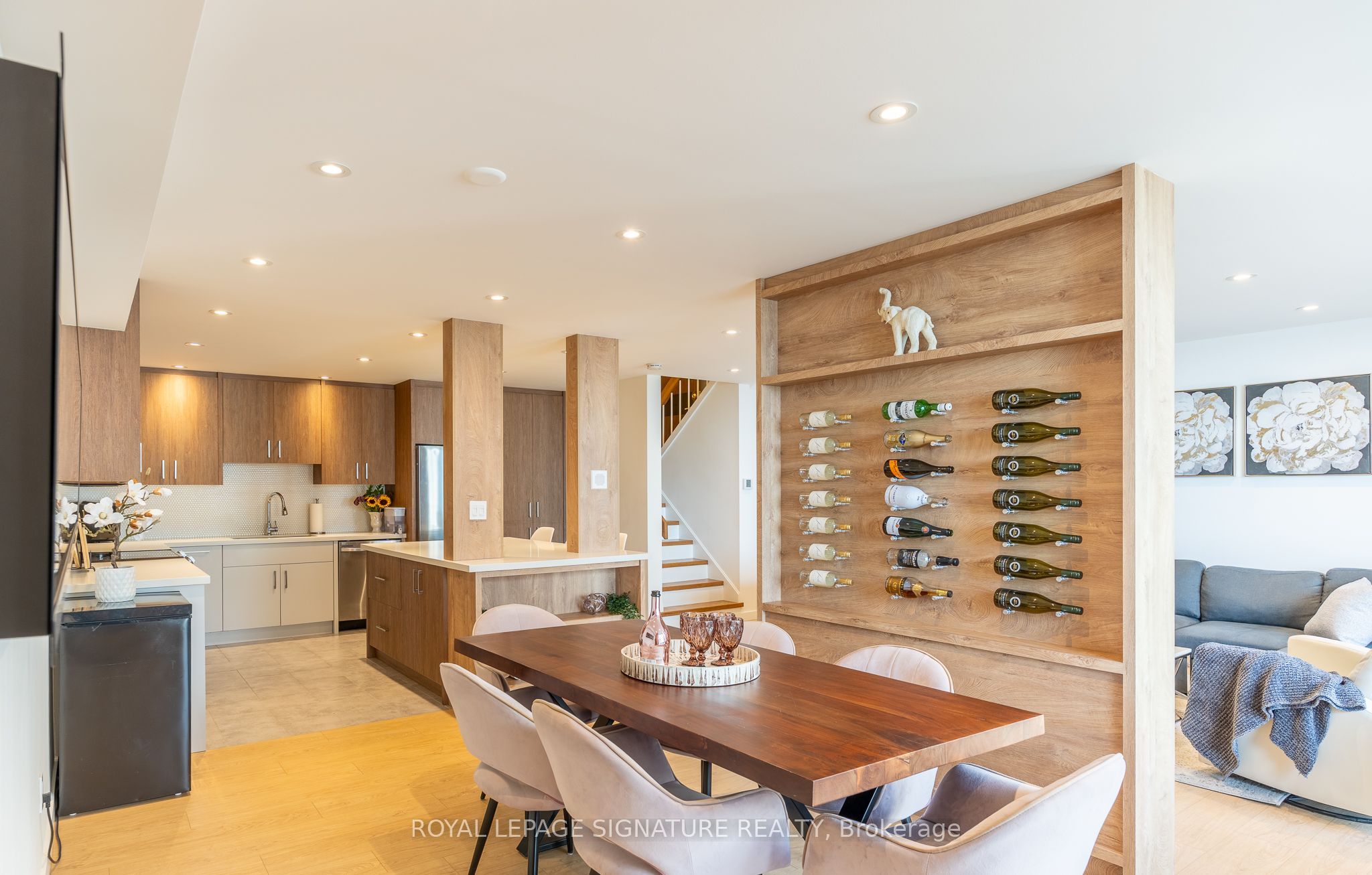 33 Harbour Square 1806 Property Photo 15