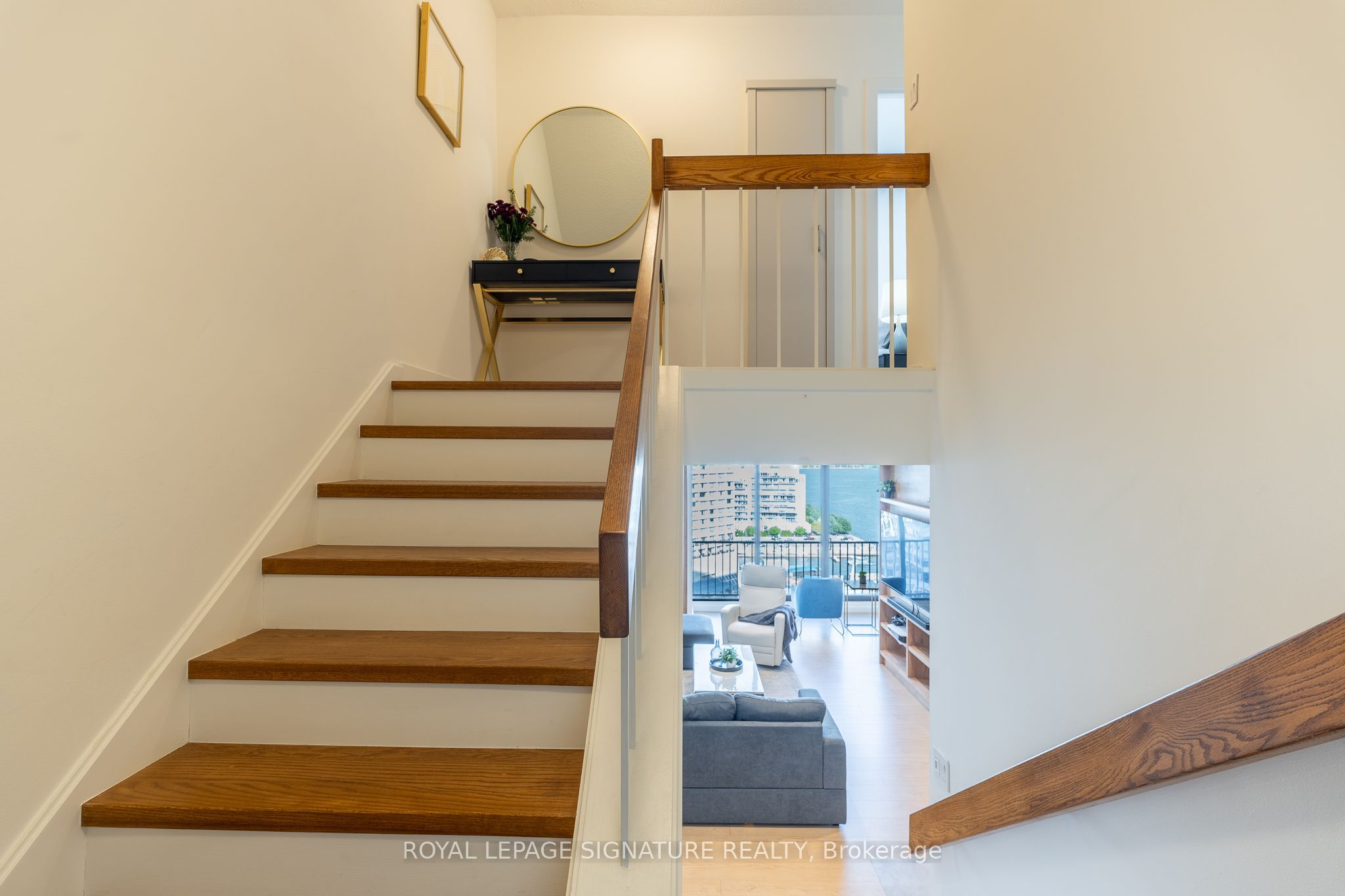 33 Harbour Square 1806 Property Photo 17