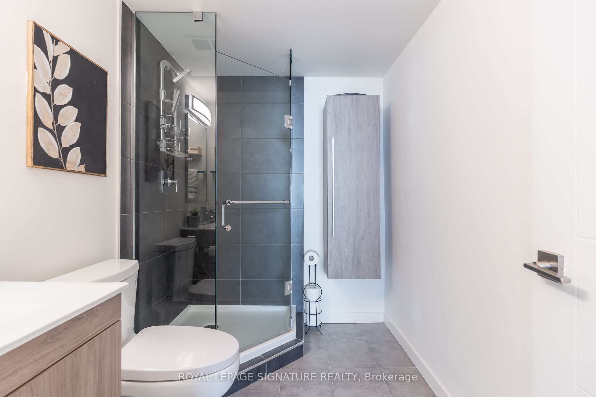 33 Harbour Square 1806 Property Photo 25