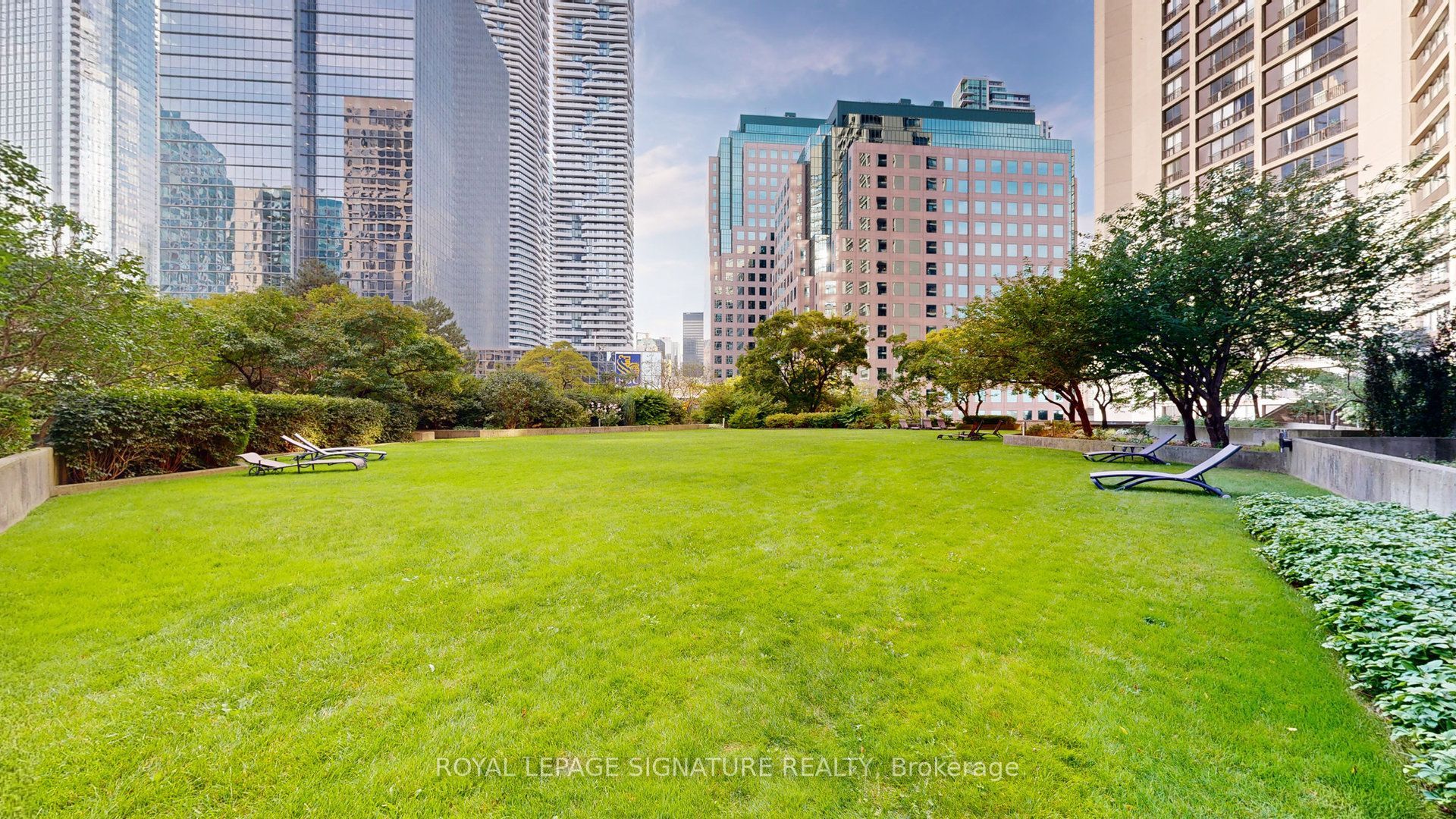 33 Harbour Square 1806 Property Photo 29