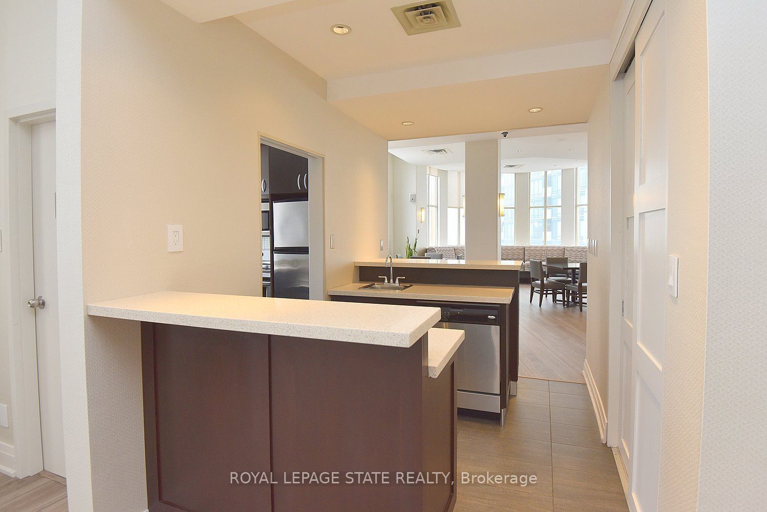 25 The Esplanade 1611 Property Photo 40