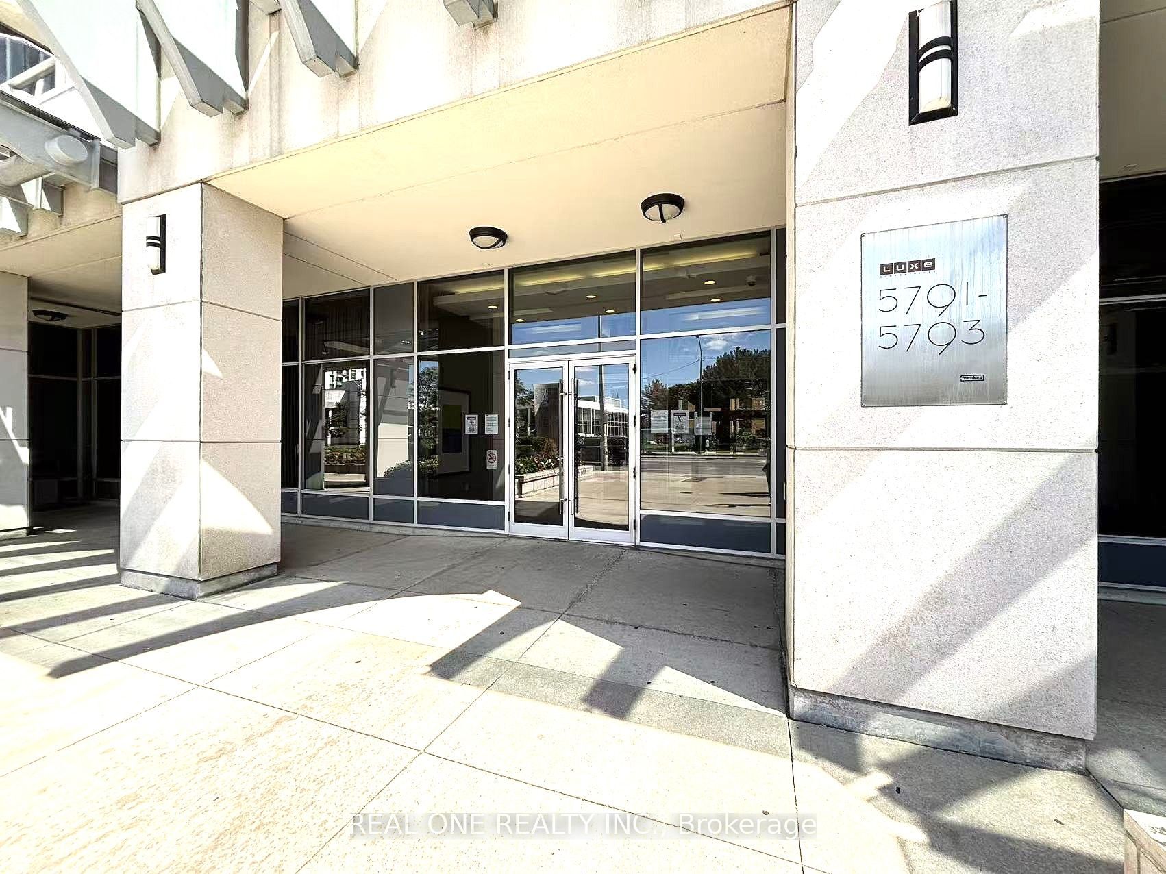 5793 Yonge Street 1905 Property Photo 2