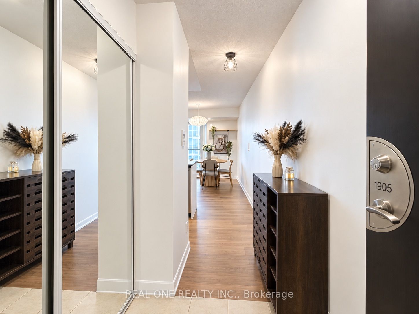 5793 Yonge Street 1905 Property Photo 3