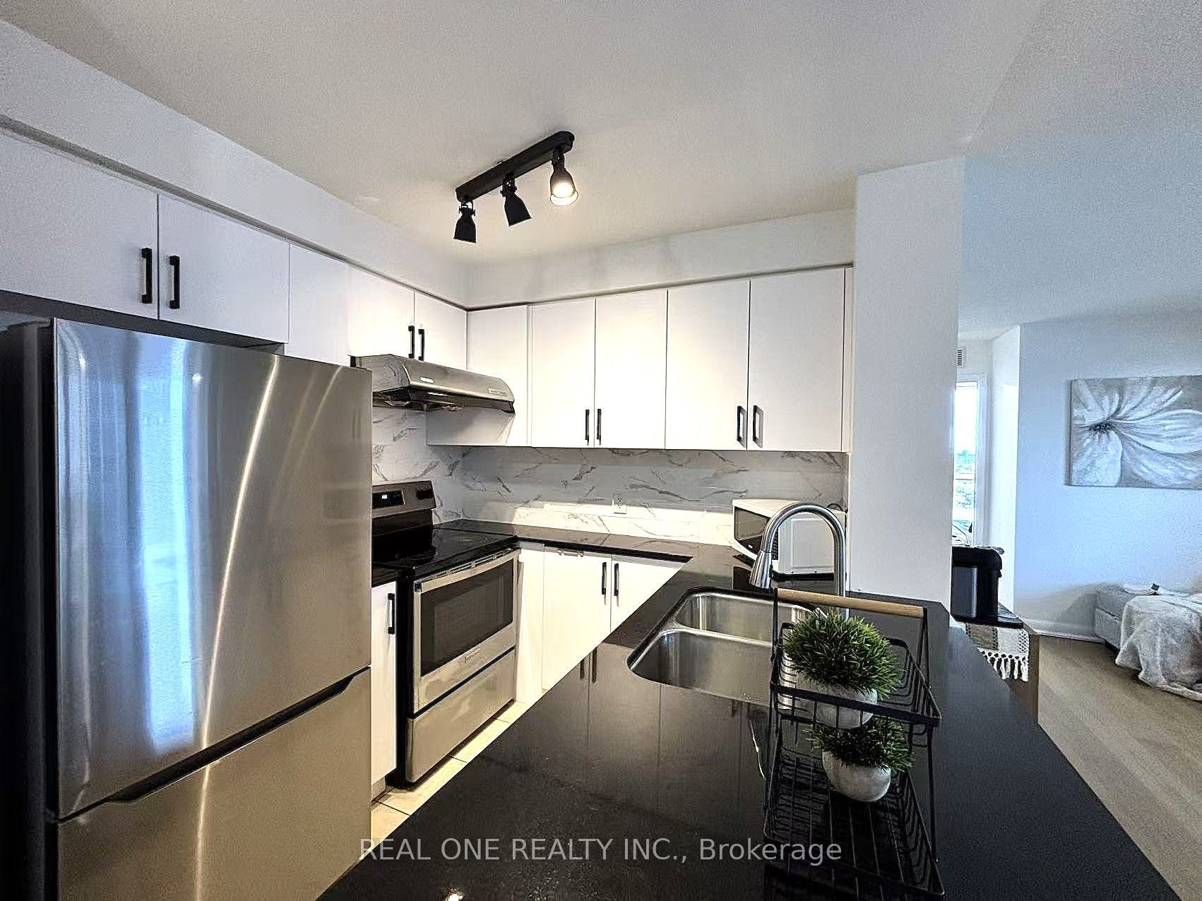 5793 Yonge Street 1905 Property Photo 5