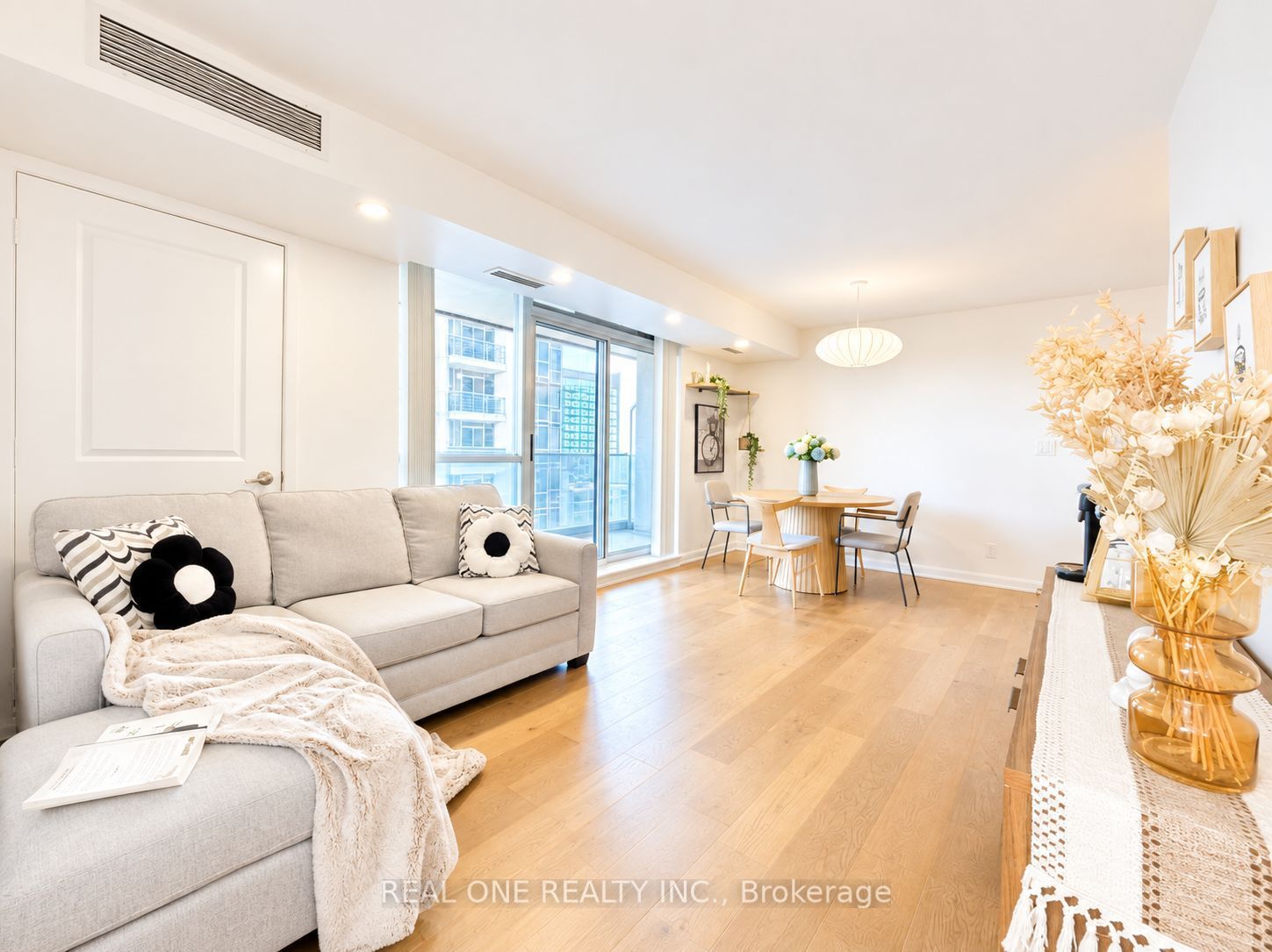 5793 Yonge Street 1905 Property Photo 9