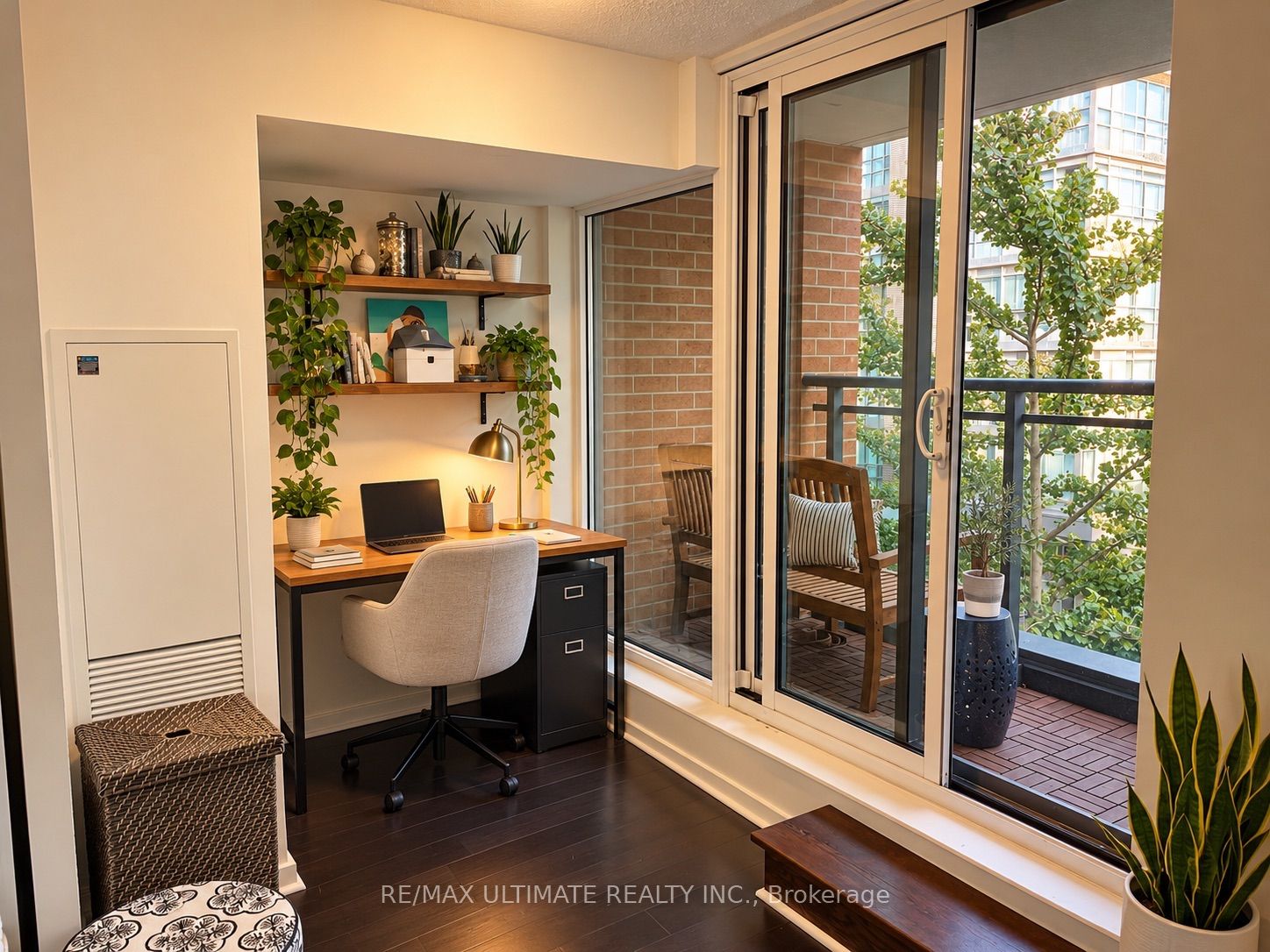 1169 Queen Street W N325 Property Photo 6