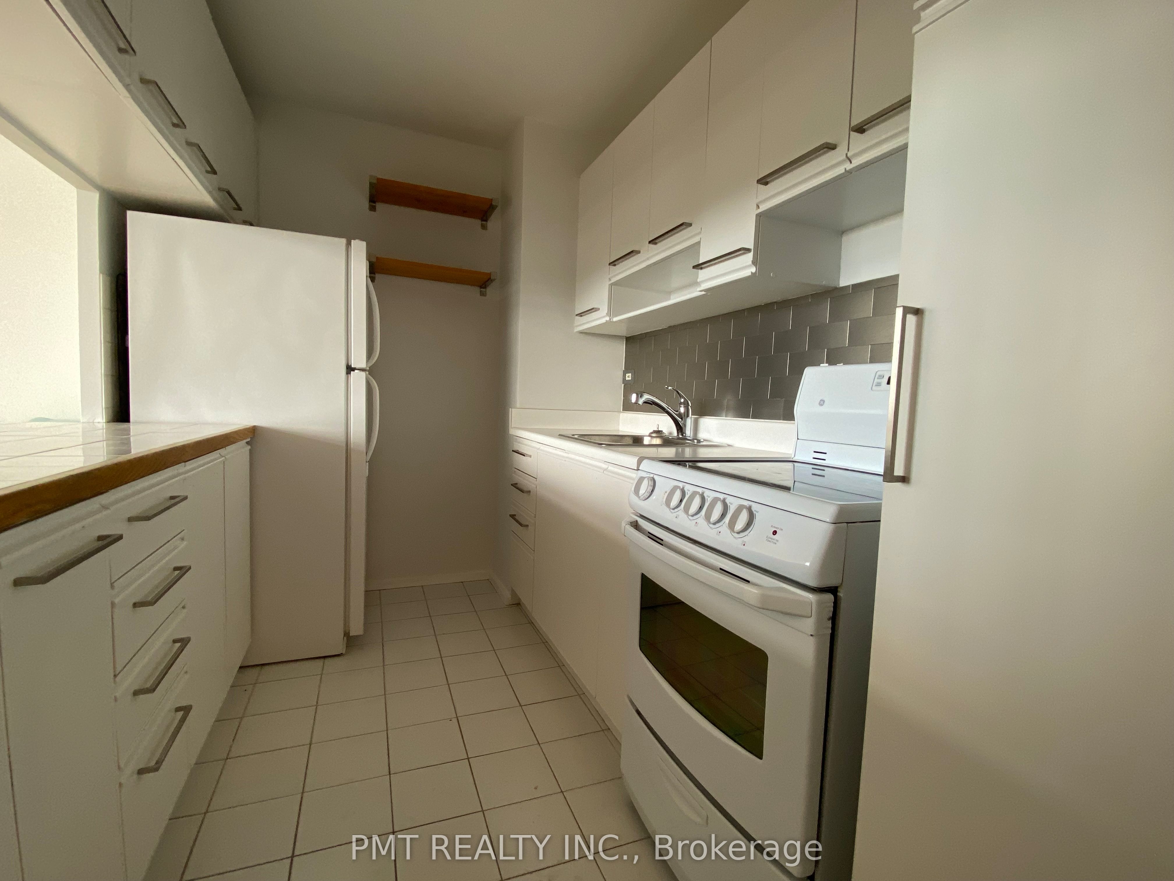 580 Christie Street 606 Property Photo 2