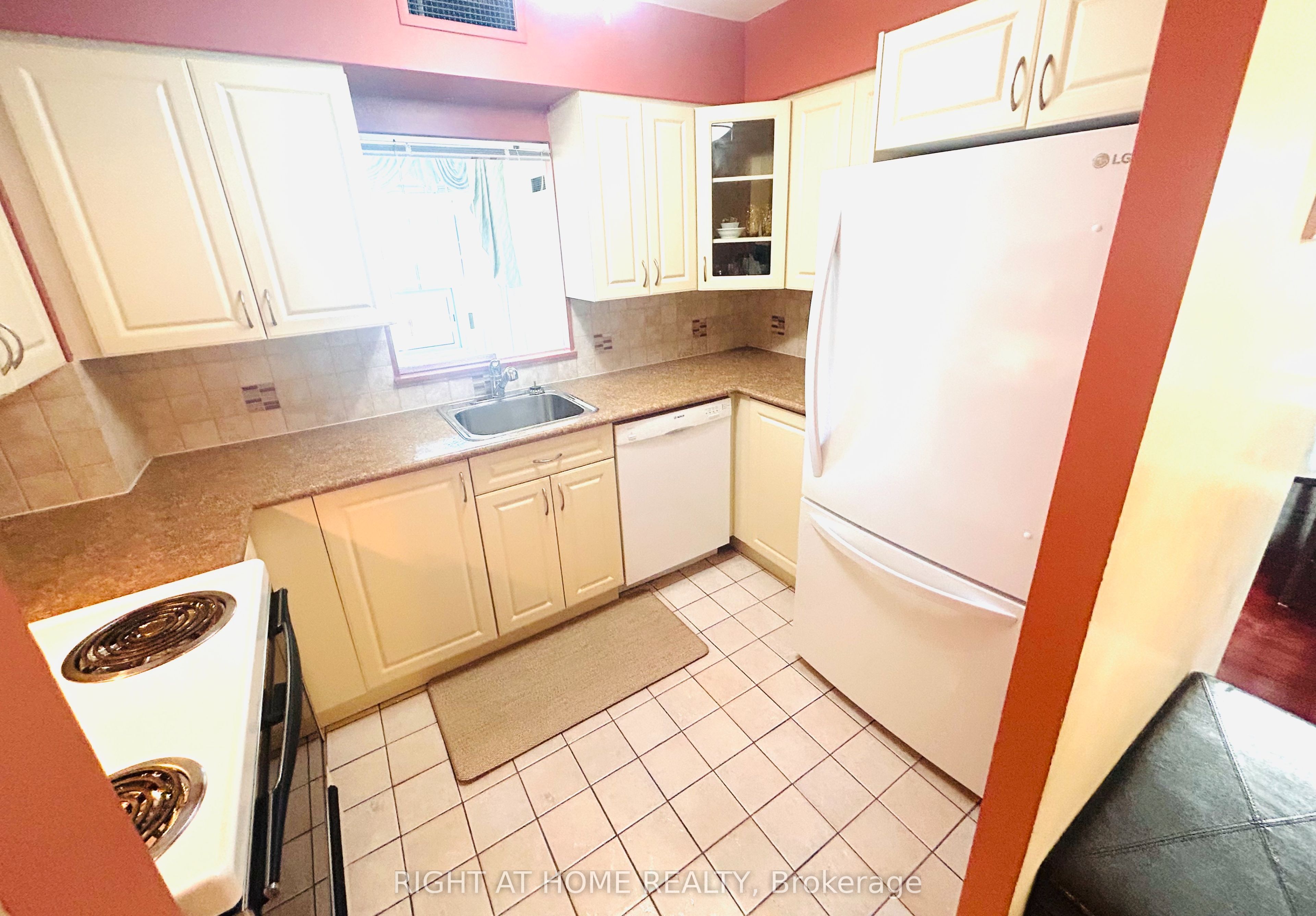 11 Thorncliffe Pk Drive 1009 Property Photo 8