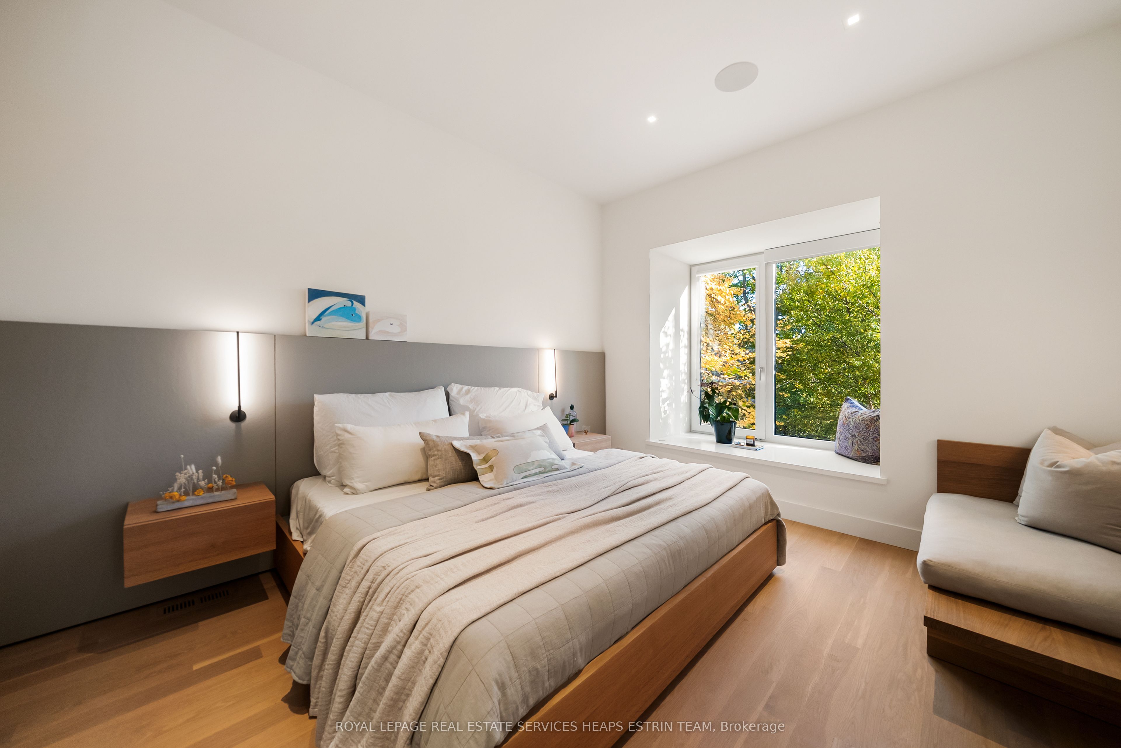 442 Heath Street E Property Photo 28