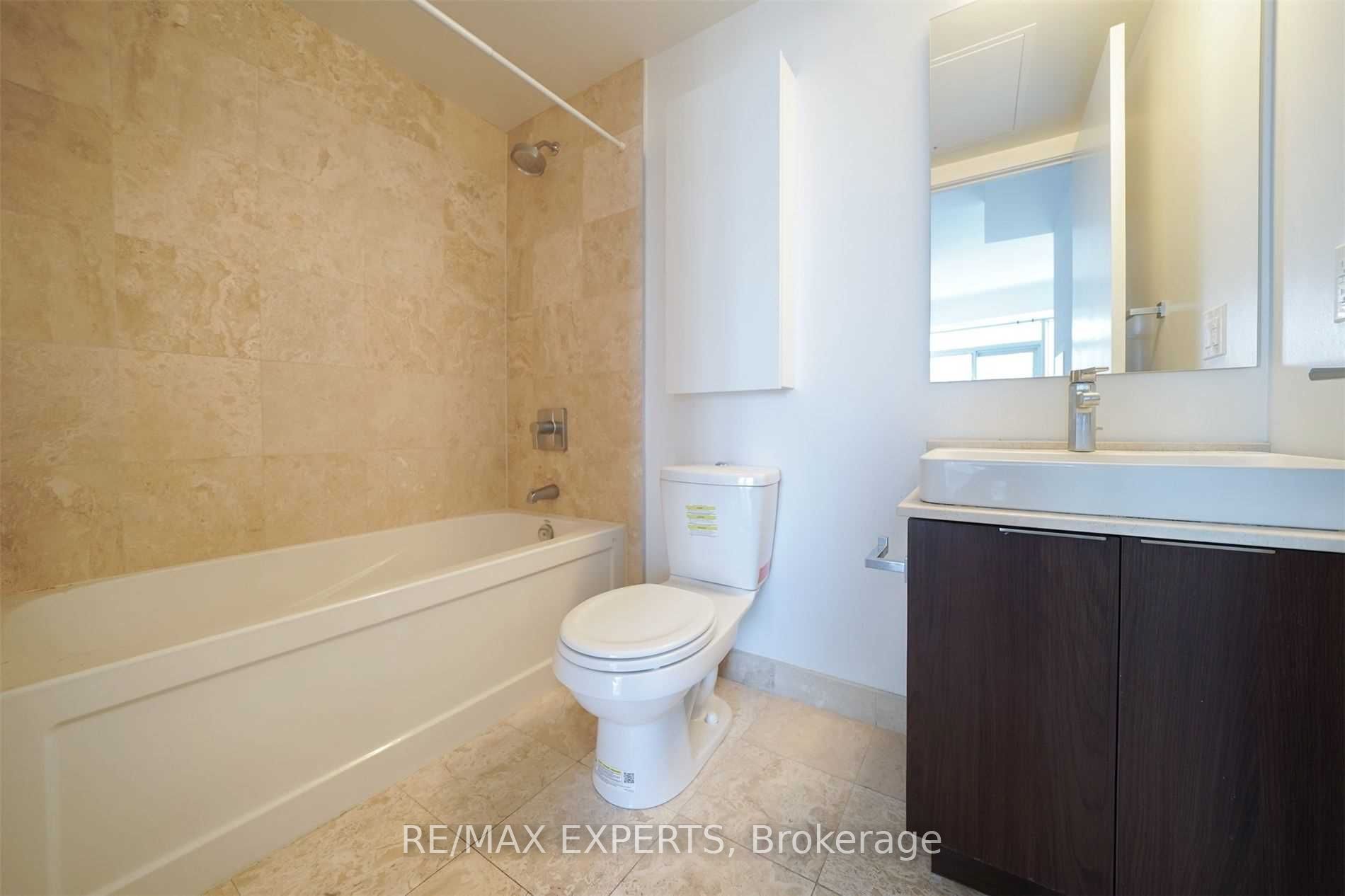 14 York Street 1602 Property Photo 4