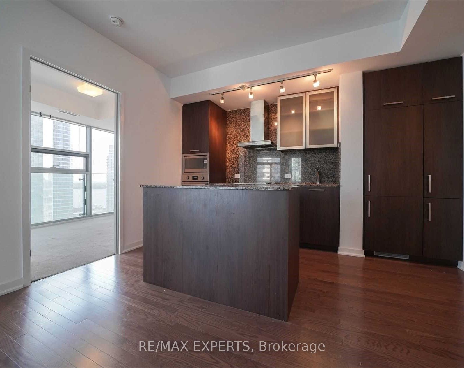 14 York Street 1602 Property Photo 8