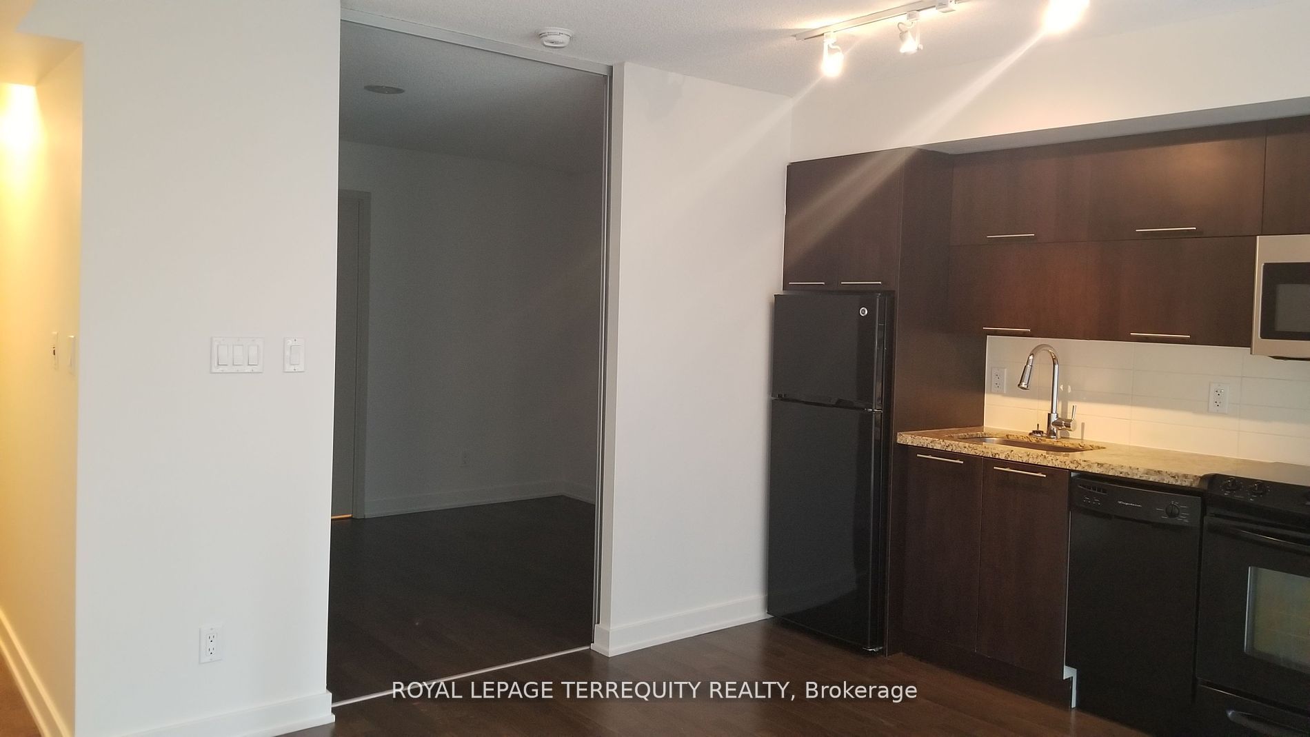 126 Simcoe Street 505 Property Photo 8