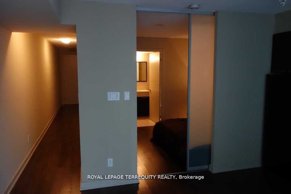 126 Simcoe Street 505 Property Photo 18