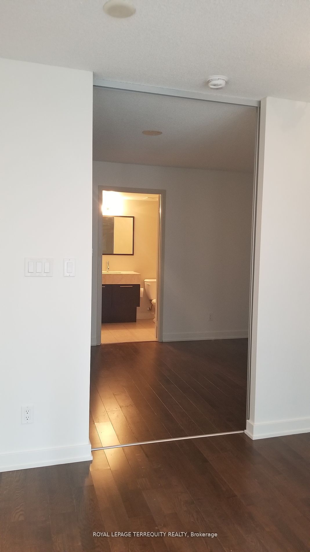 126 Simcoe Street 505 Property Photo 34