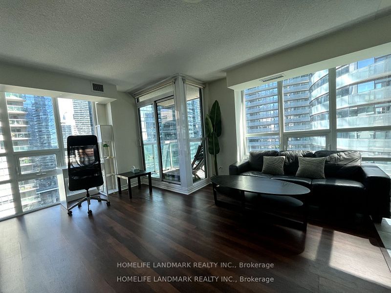 19 Grand Trunk Crescent 1706 Property Photo 4