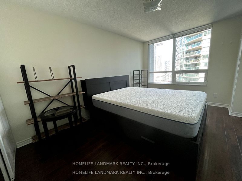 19 Grand Trunk Crescent 1706 Property Photo 12