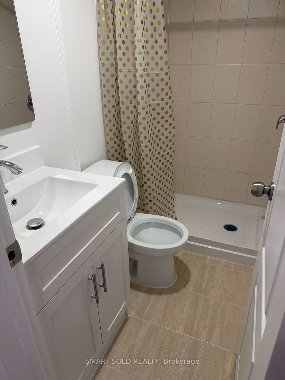29 Ryerson Avenue Property Photo 4