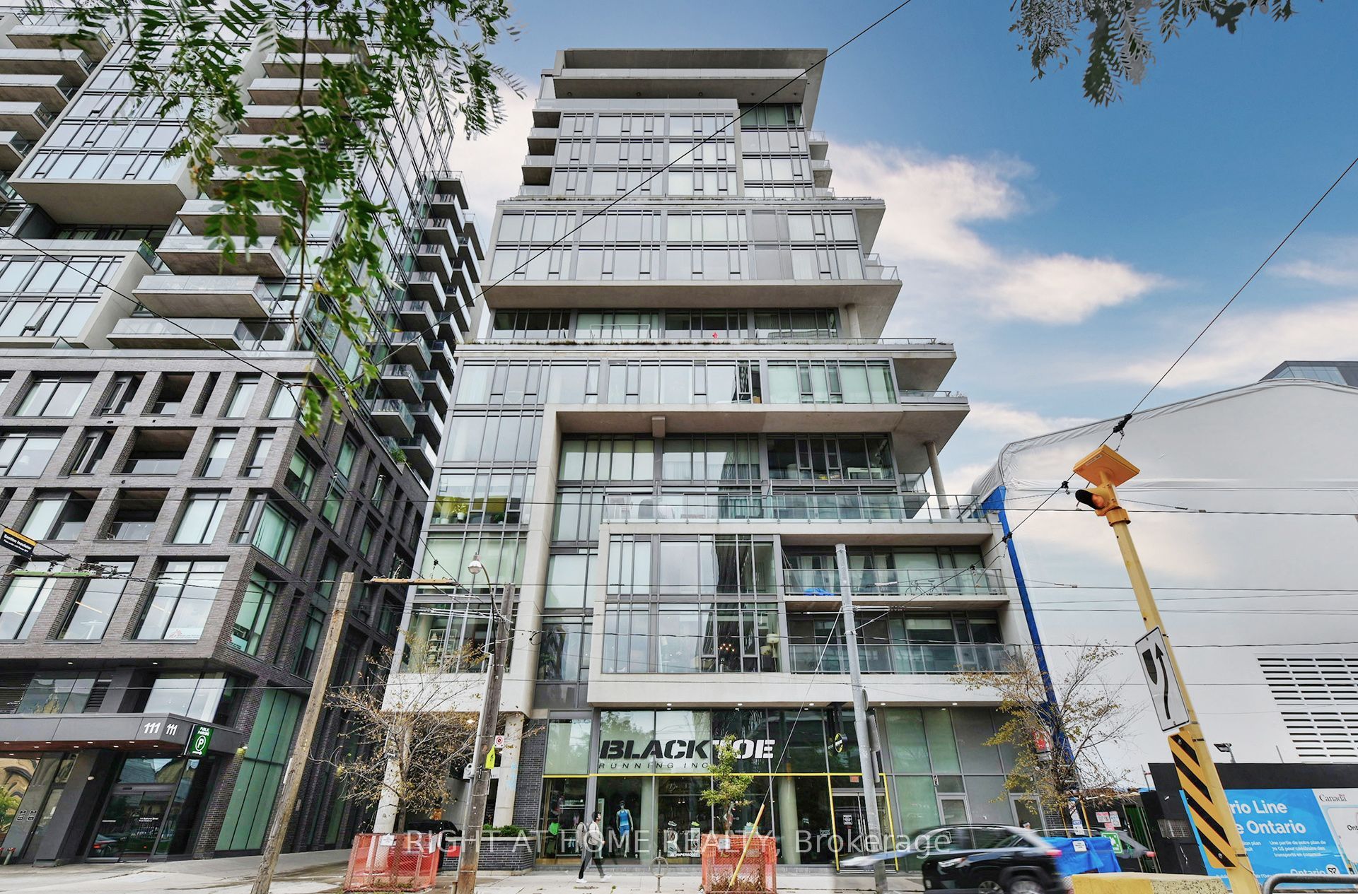 95 Bathurst Street 422 Property Photo 1