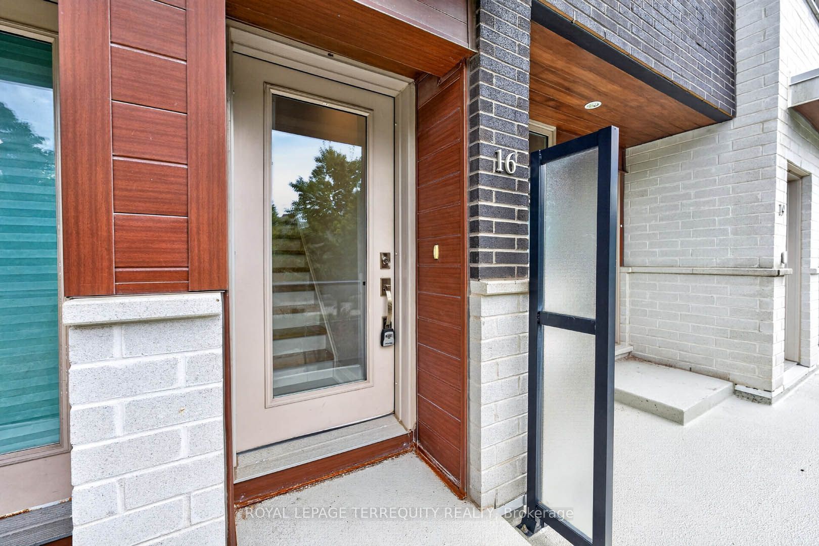 780 Sheppard Avenue E 16 Property Photo 2
