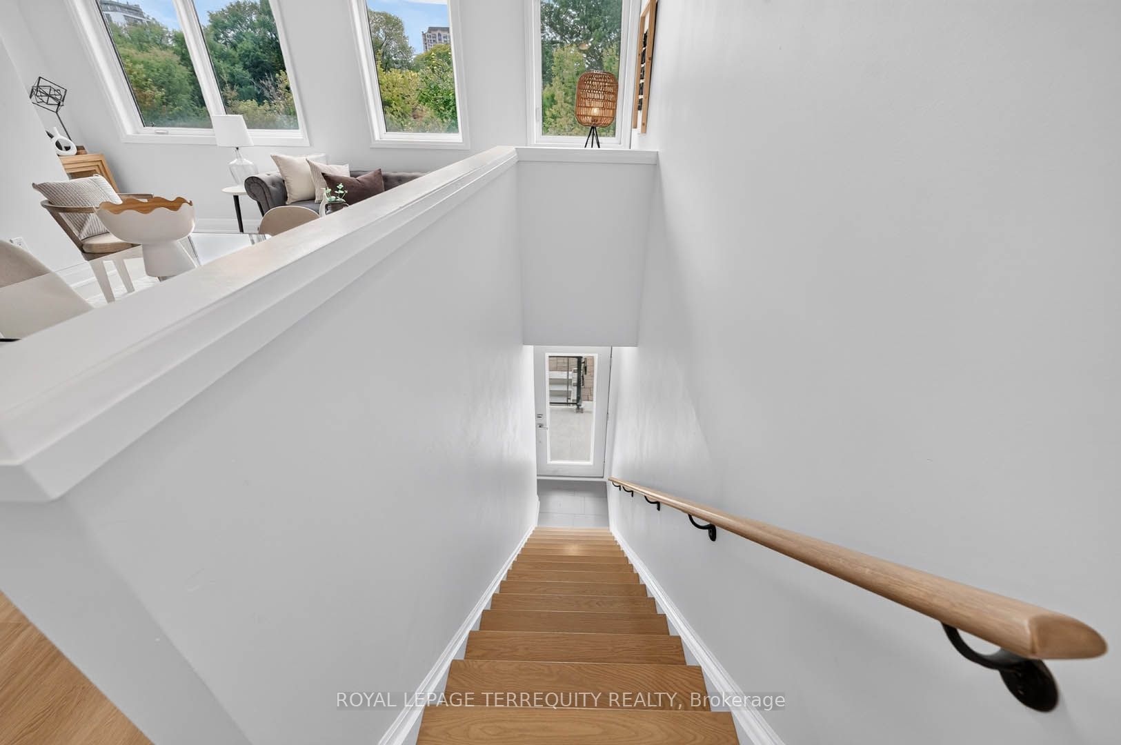 780 Sheppard Avenue E 16 Property Photo 3