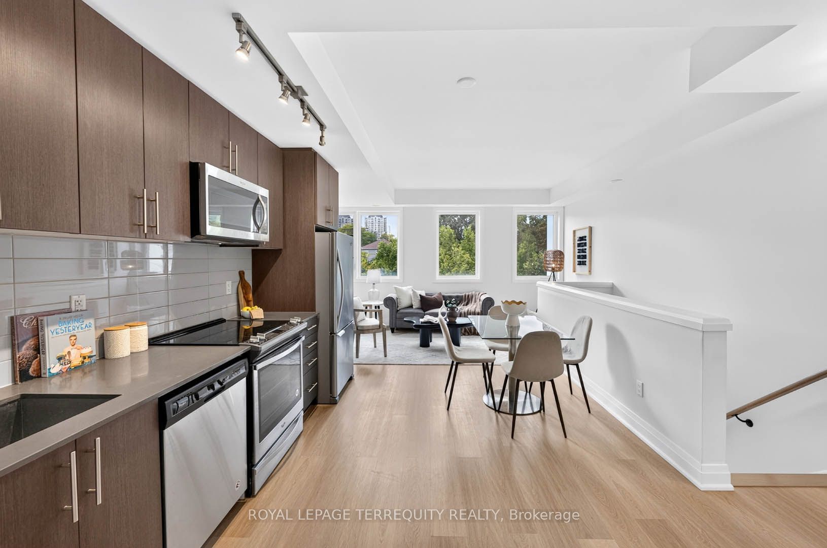780 Sheppard Avenue E 16 Property Photo 4