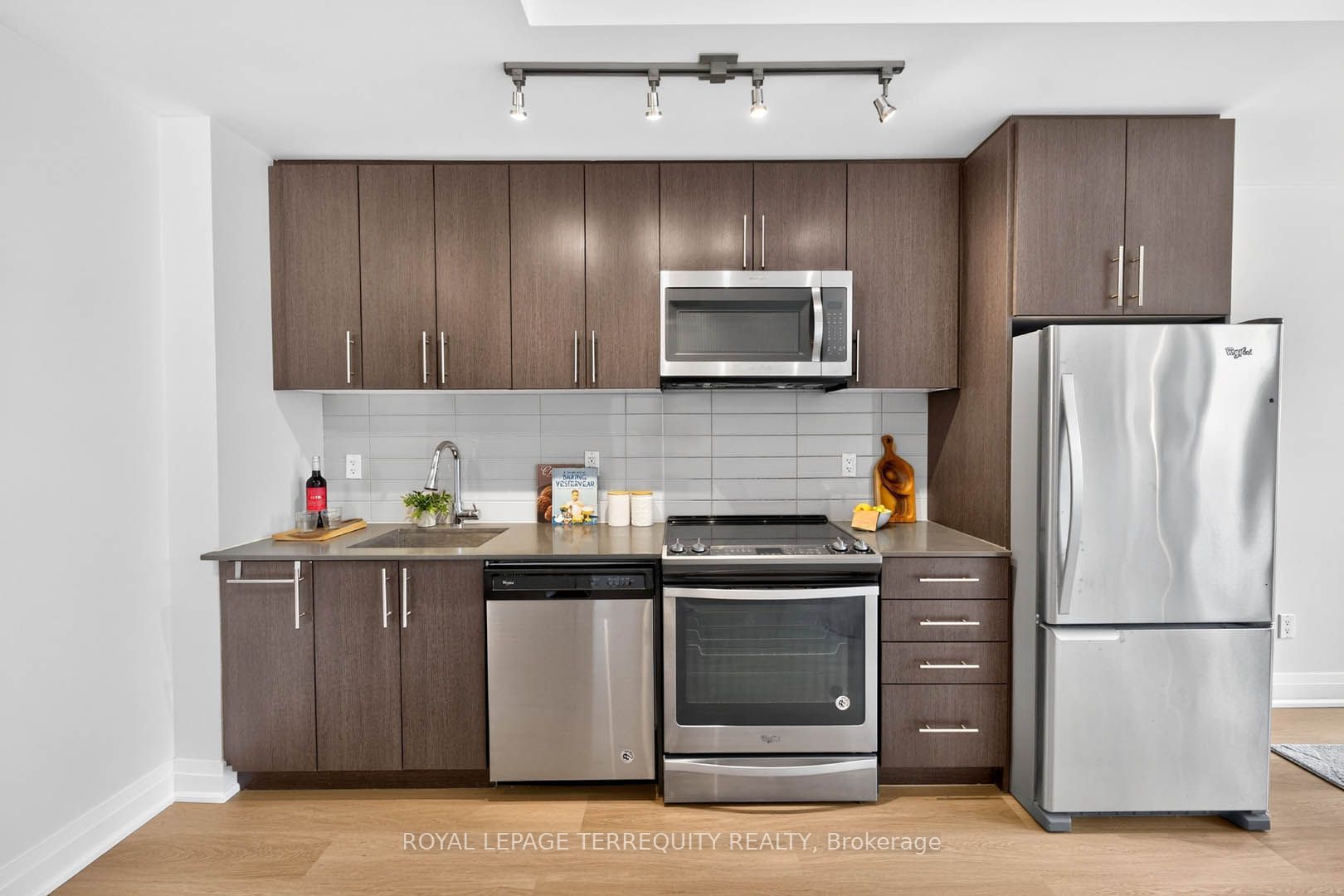 780 Sheppard Avenue E 16 Property Photo 16