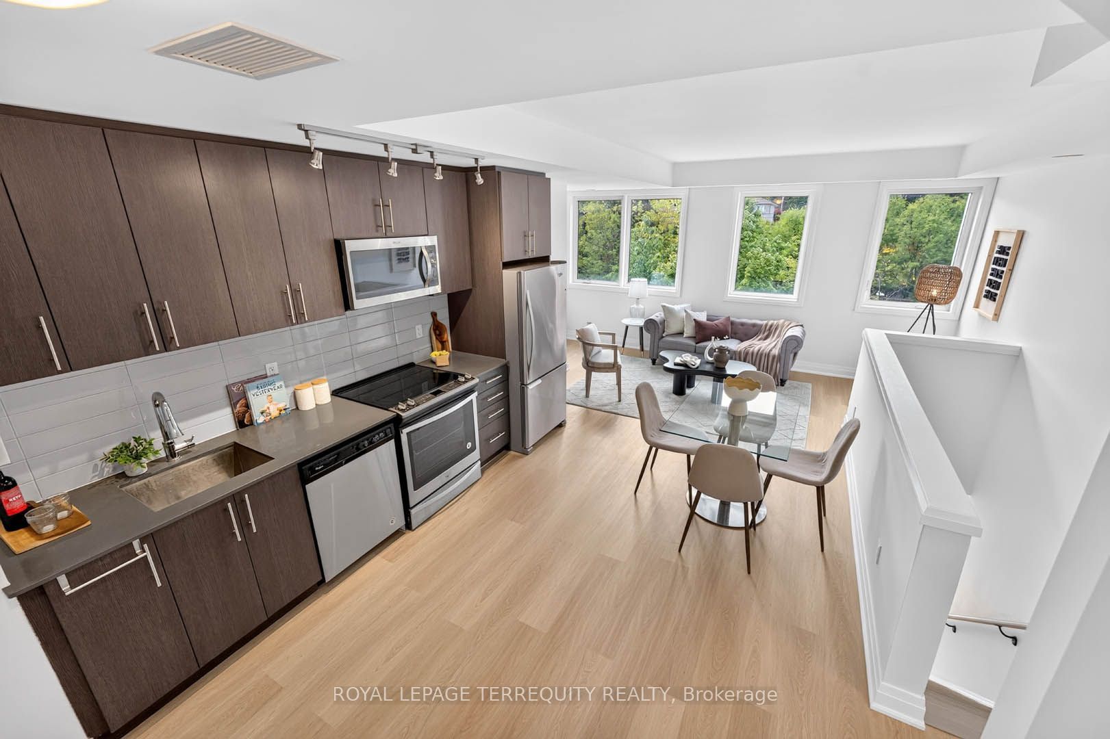 780 Sheppard Avenue E 16 Property Photo 17