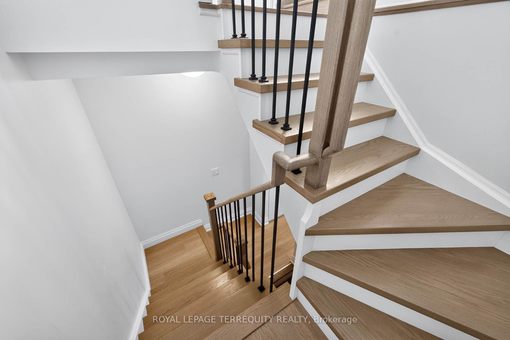 780 Sheppard Avenue E 16 Property Photo 30