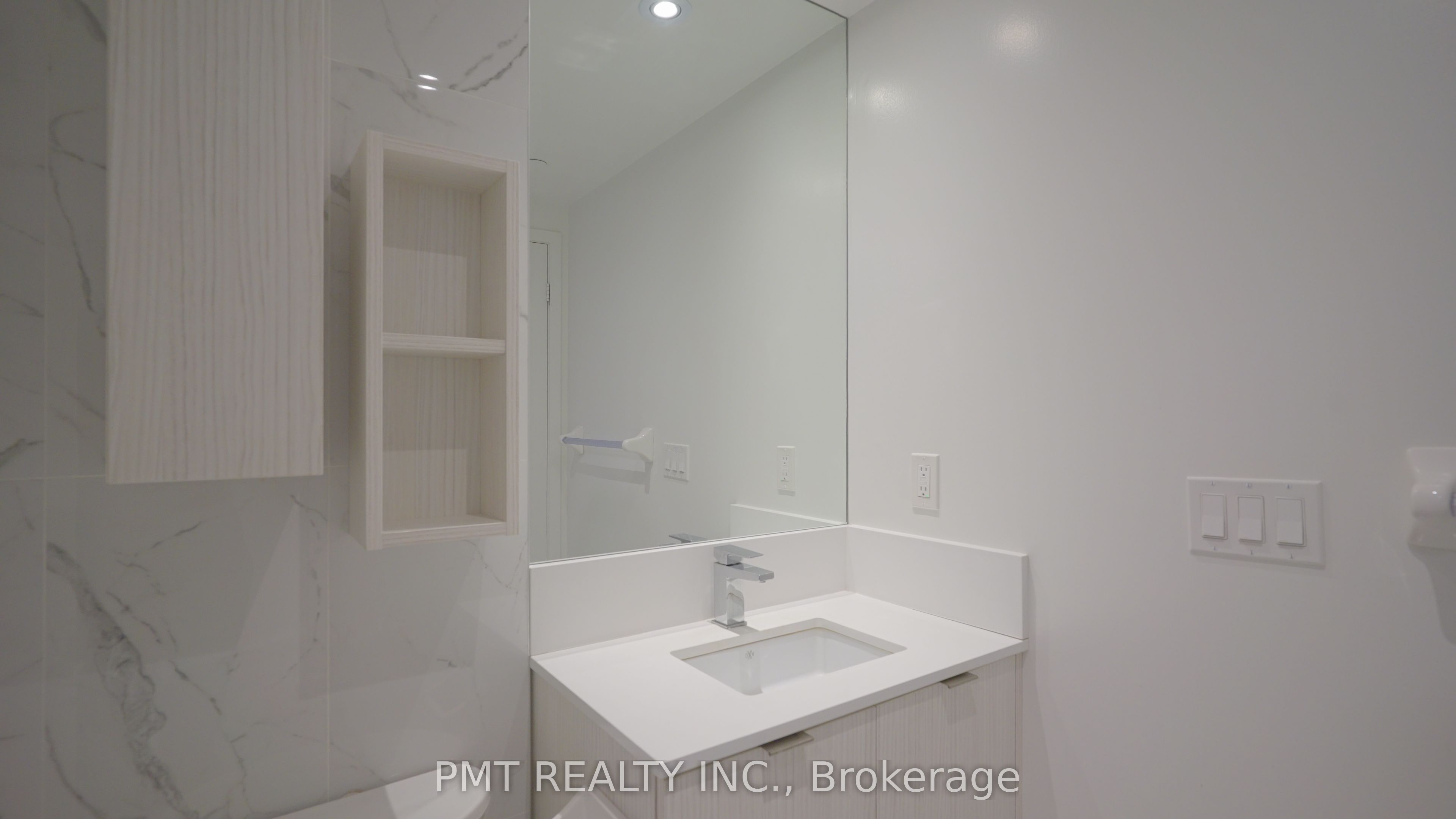 99 Broadway Avenue 1708 Property Photo 12