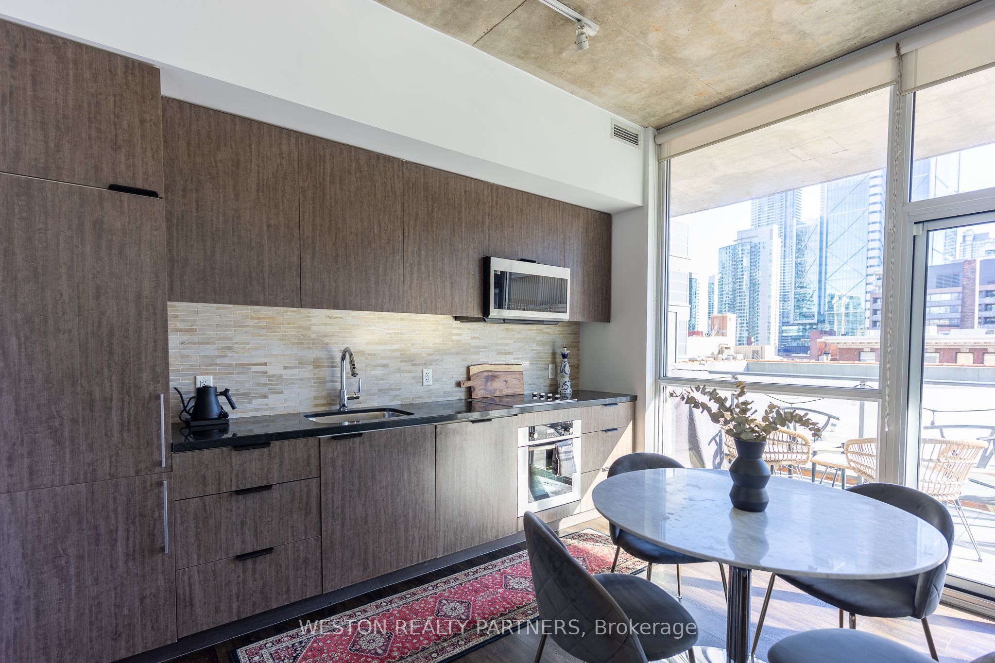 478 King Street W 514 Property Photo 1