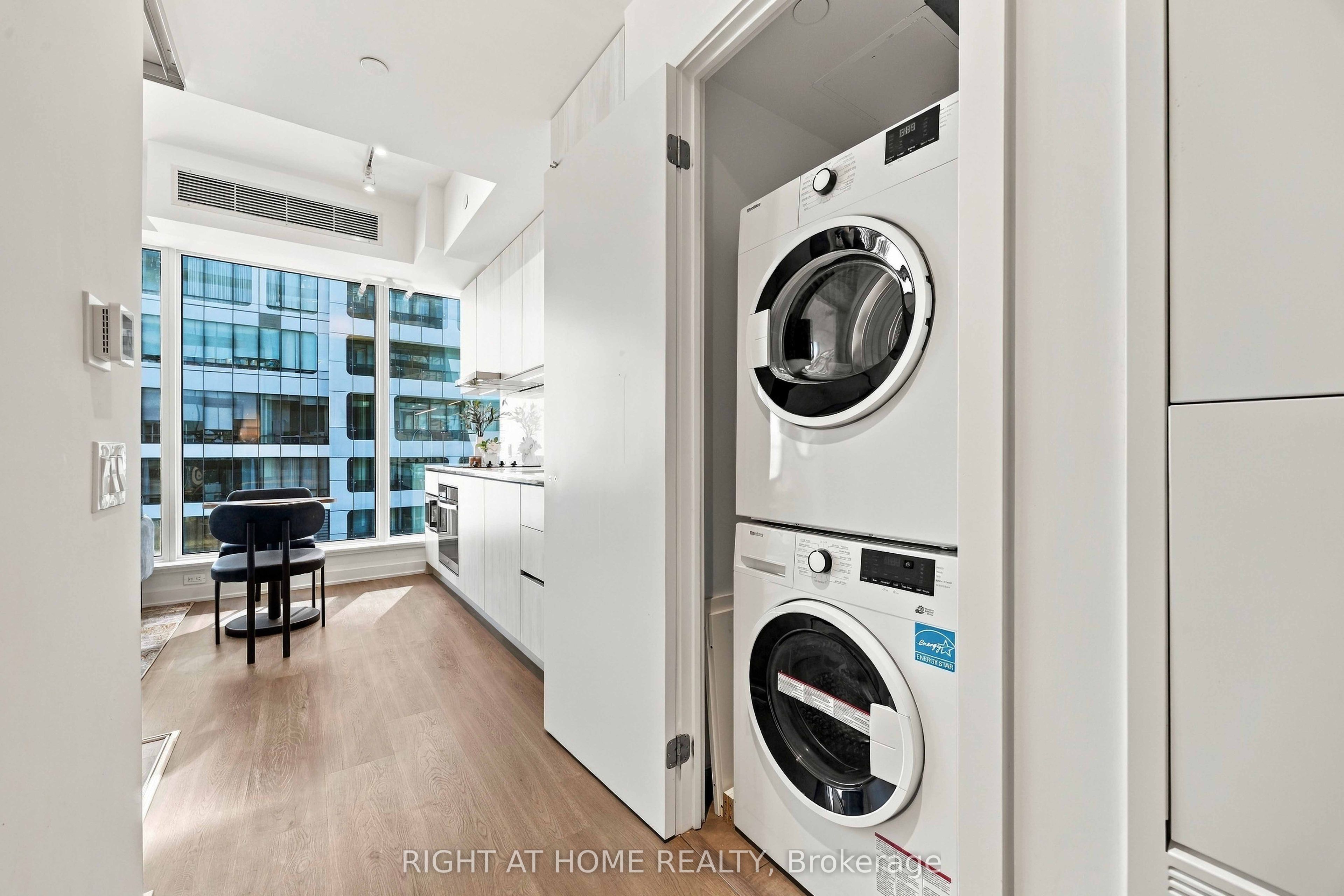 8 Wellesley Street W 5205 Property Photo 23