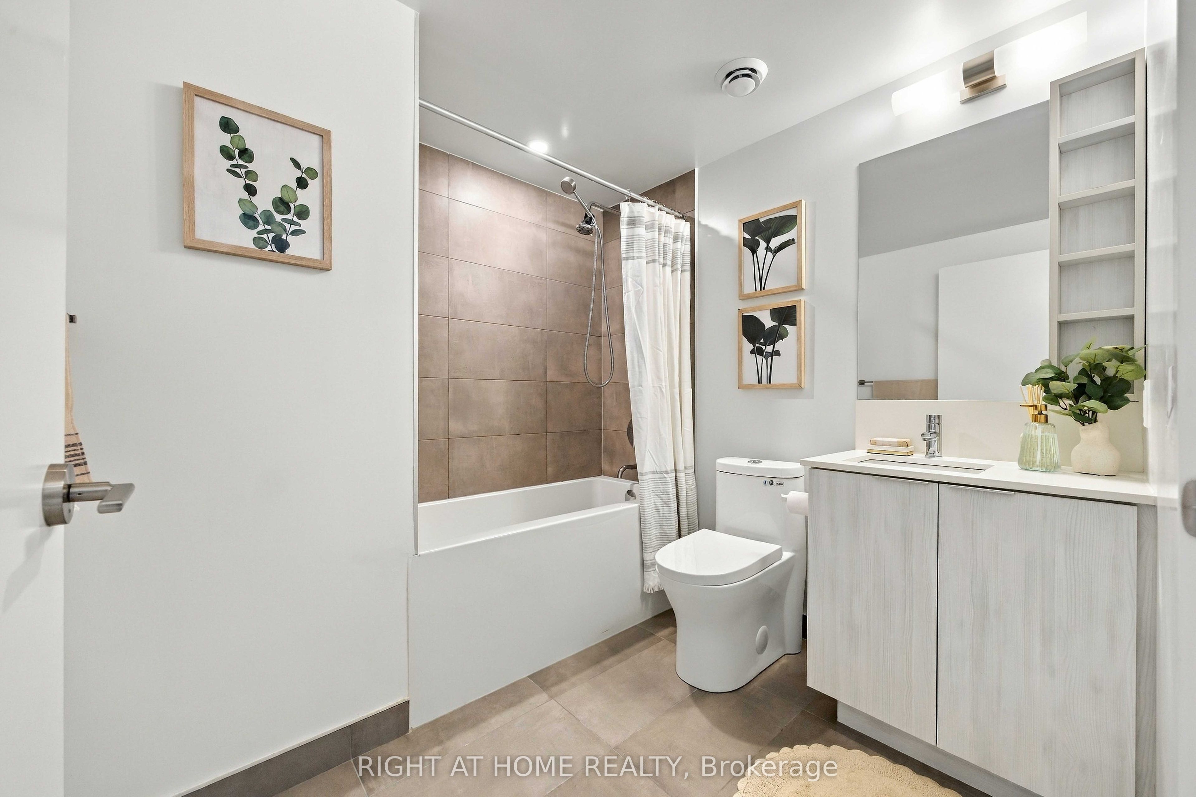 8 Wellesley Street W 5205 Property Photo 24