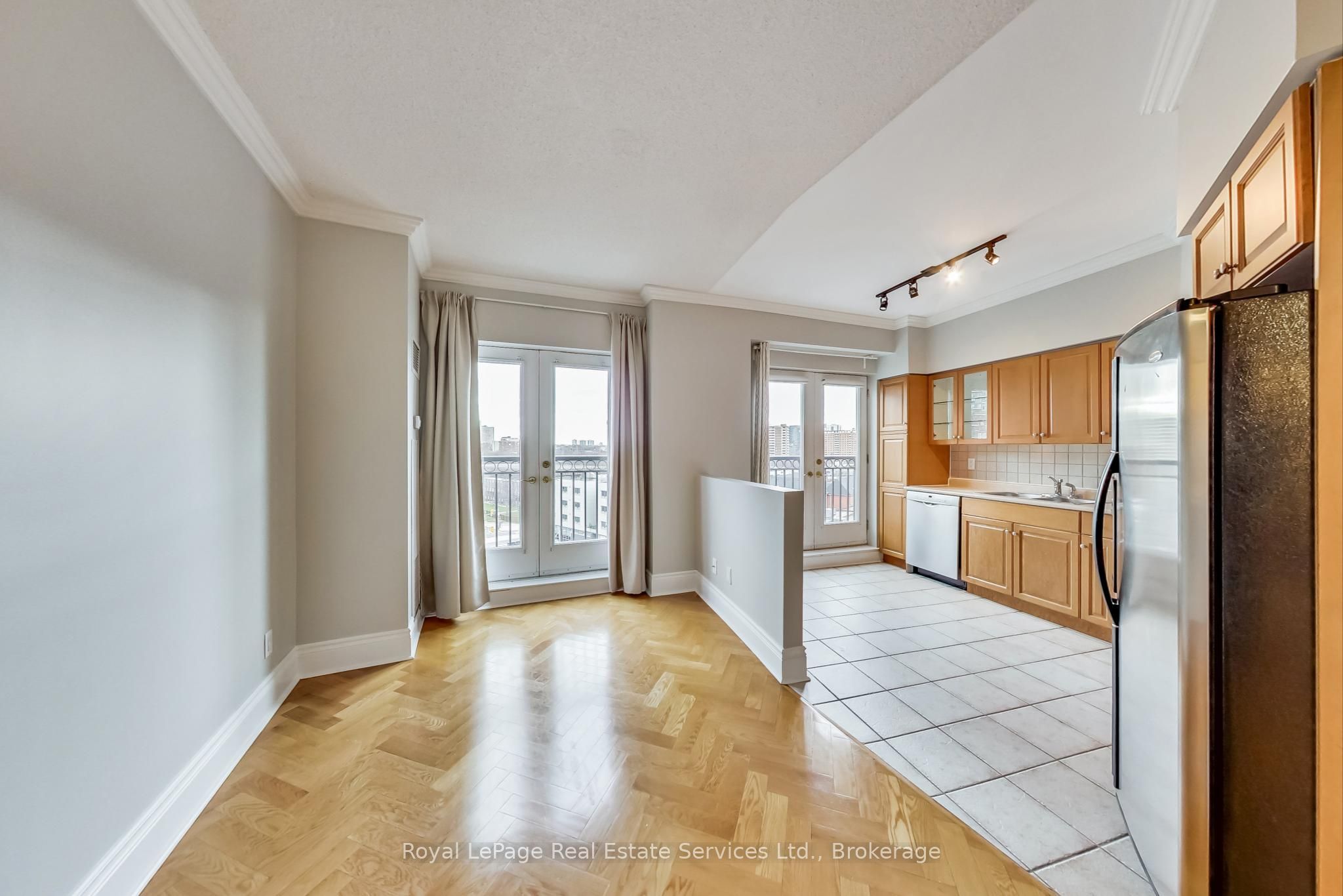 115 Richmond Street E 808 Property Photo 2