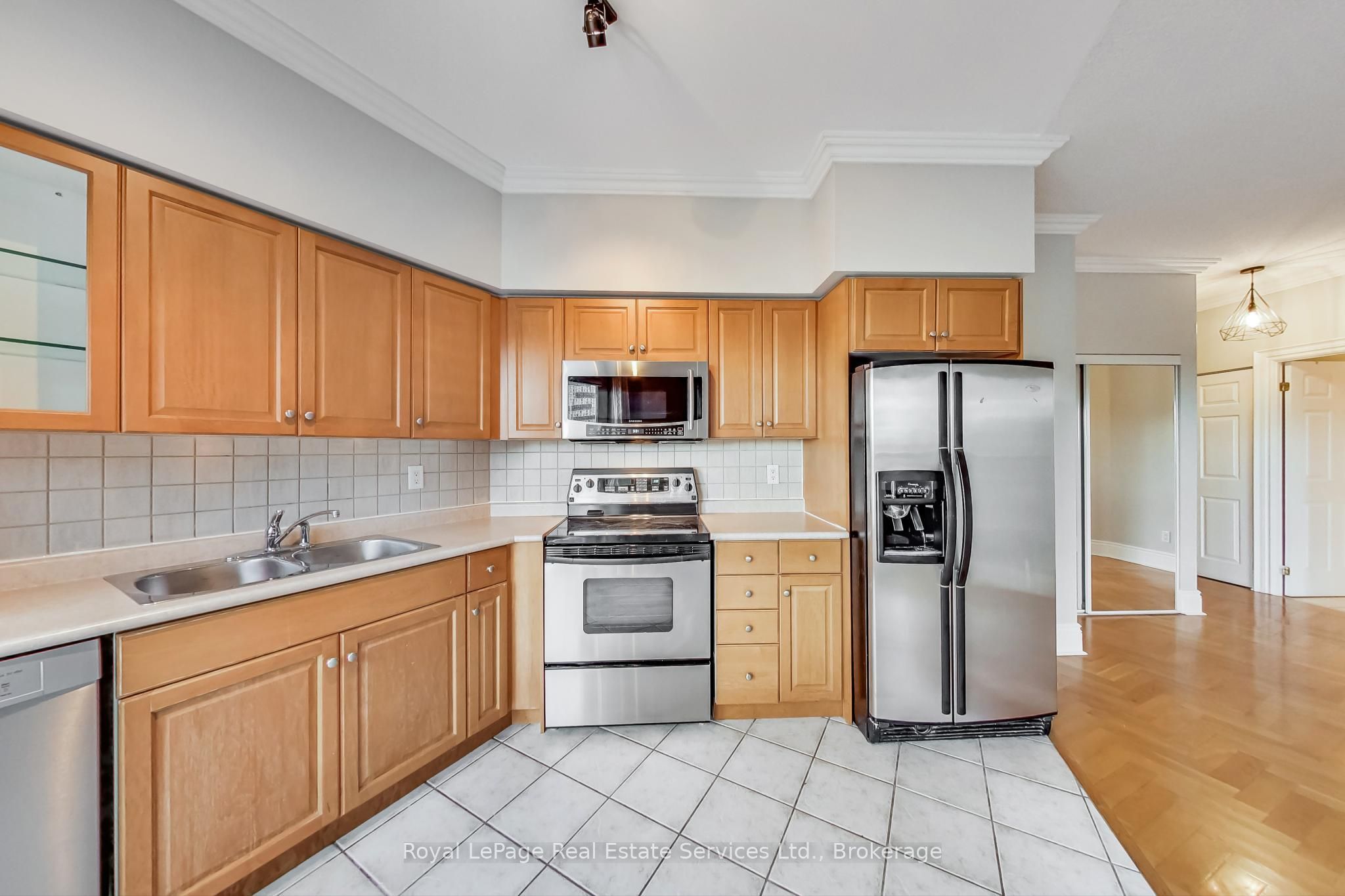 115 Richmond Street E 808 Property Photo 4
