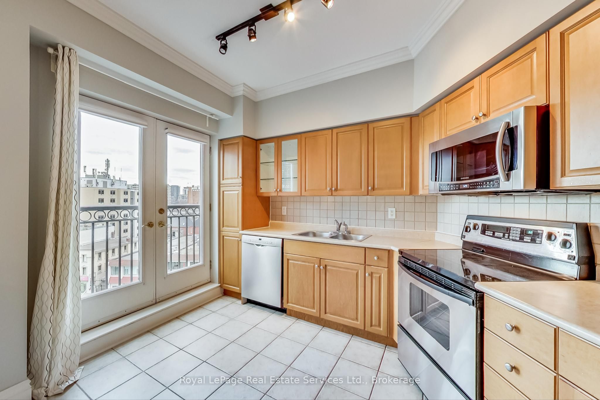 115 Richmond Street E 808 Property Photo 5