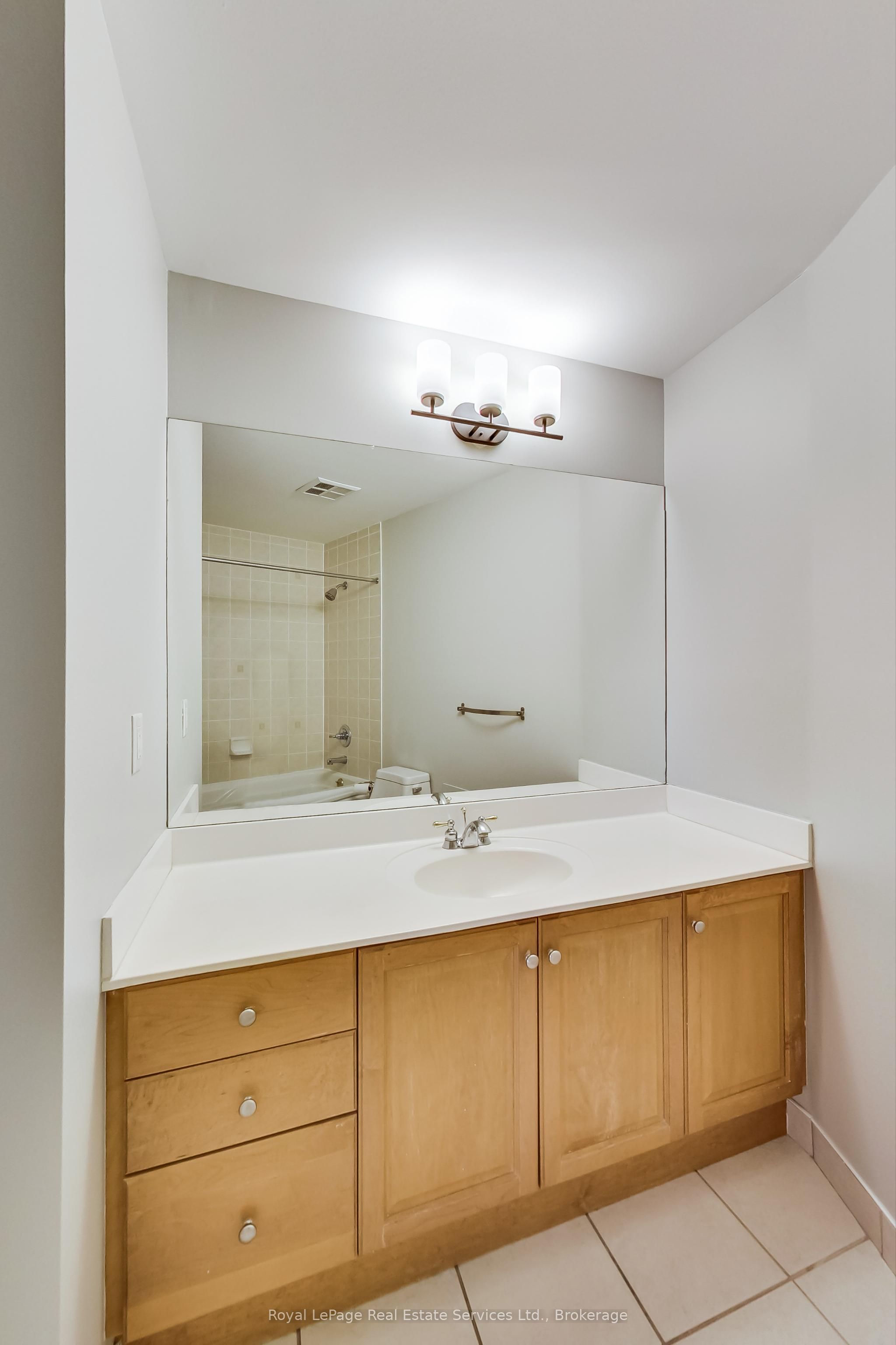 115 Richmond Street E 808 Property Photo 8