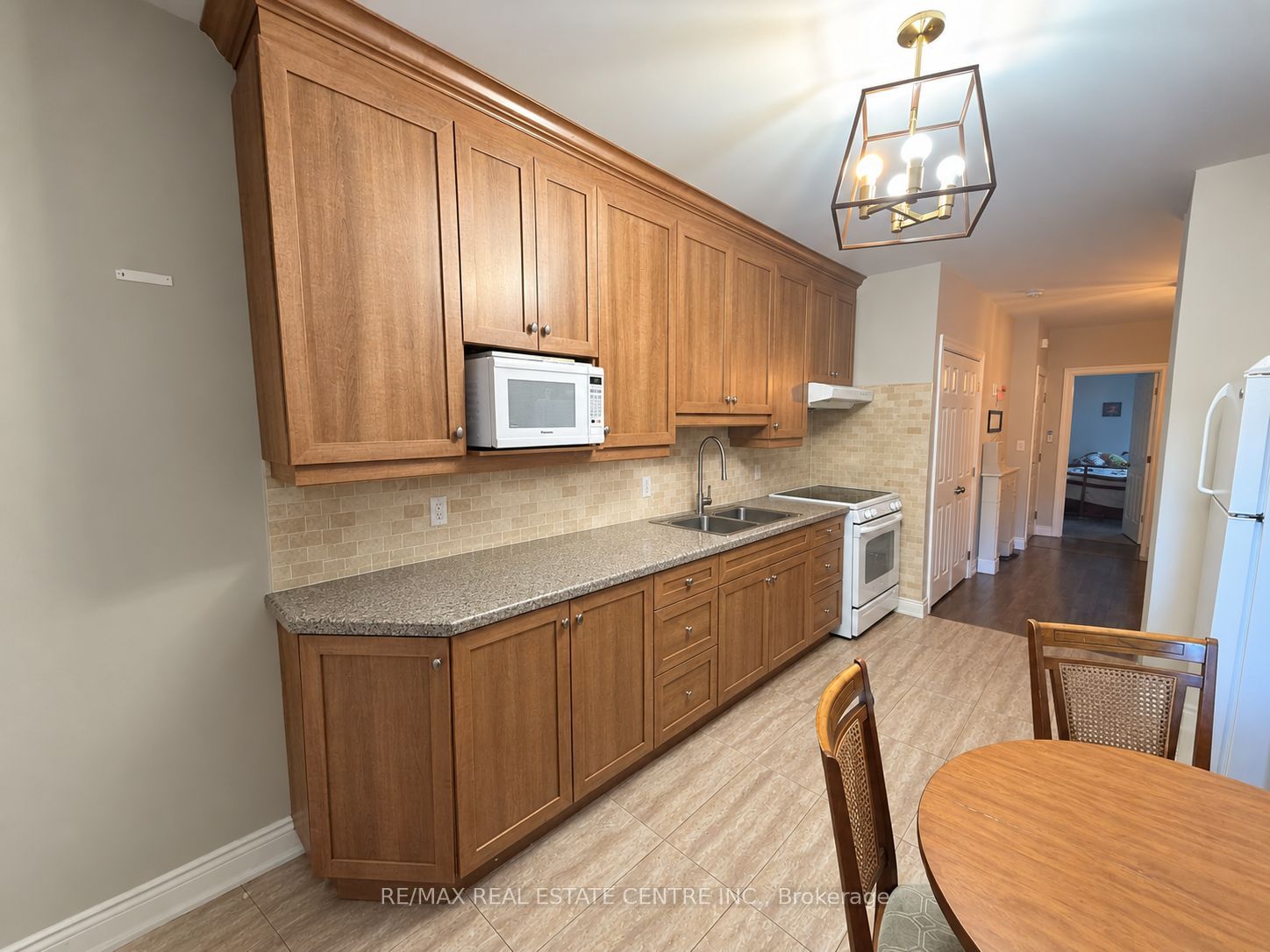 200 Roxton Road Property Photo 4