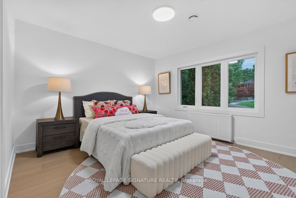 217 Chaplin Crescent Property Photo 29