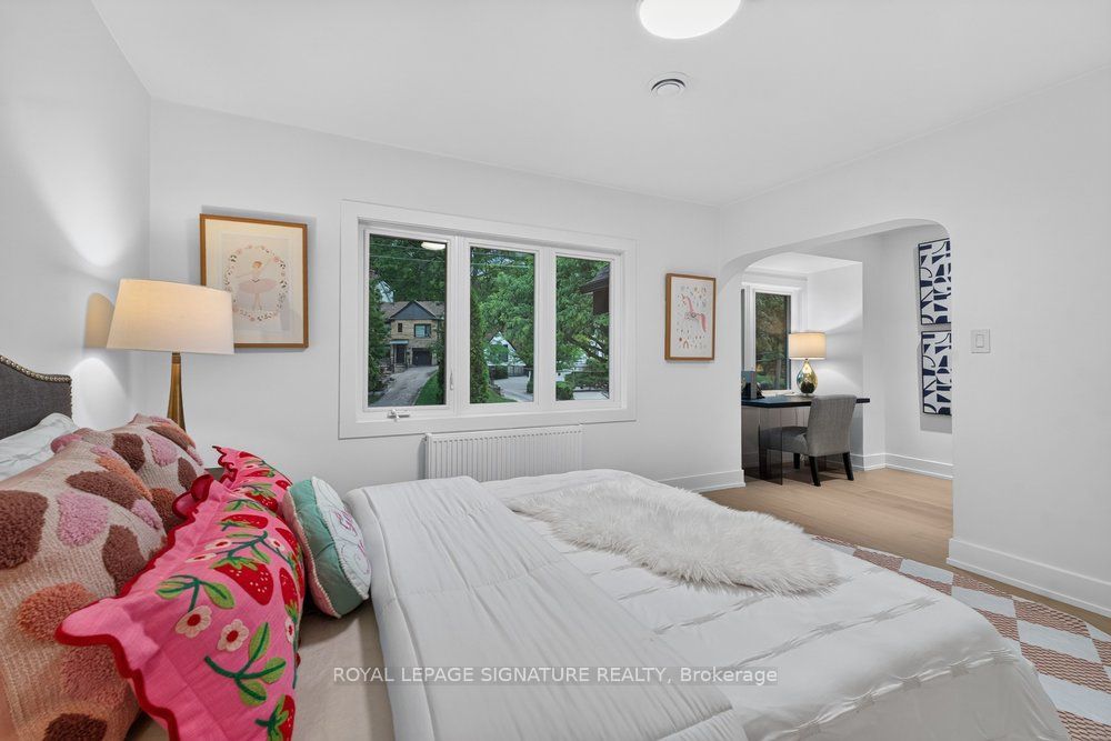 217 Chaplin Crescent Property Photo 30