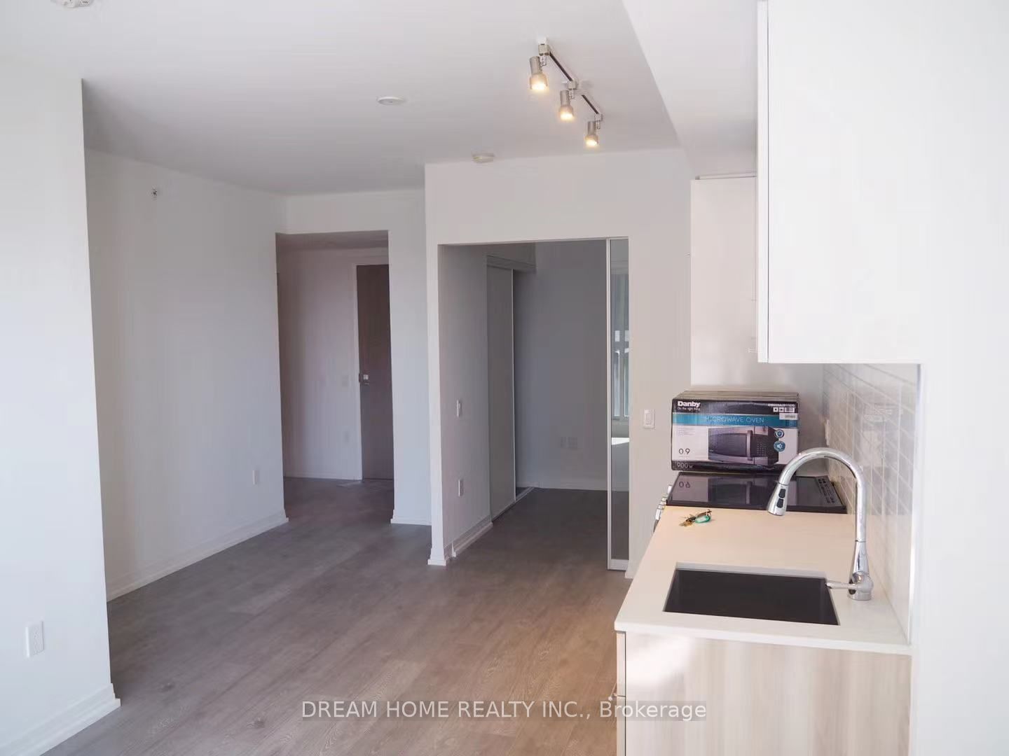 251 Jarvis Street 1420 Property Photo 3