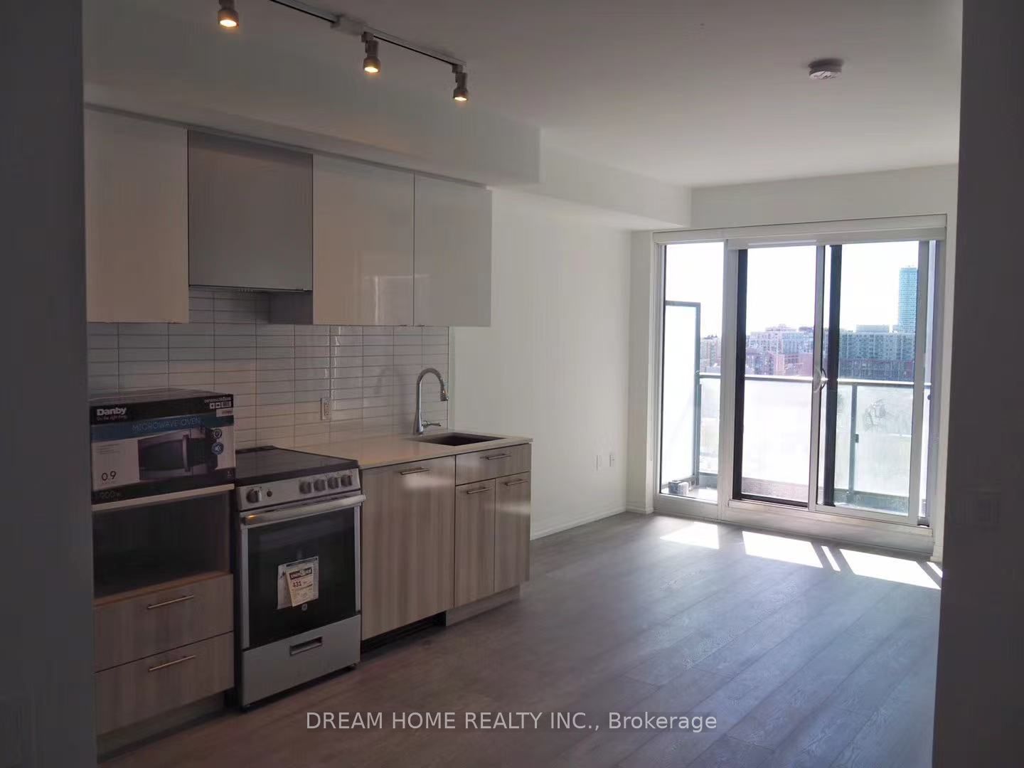 251 Jarvis Street 1420 Property Photo 5